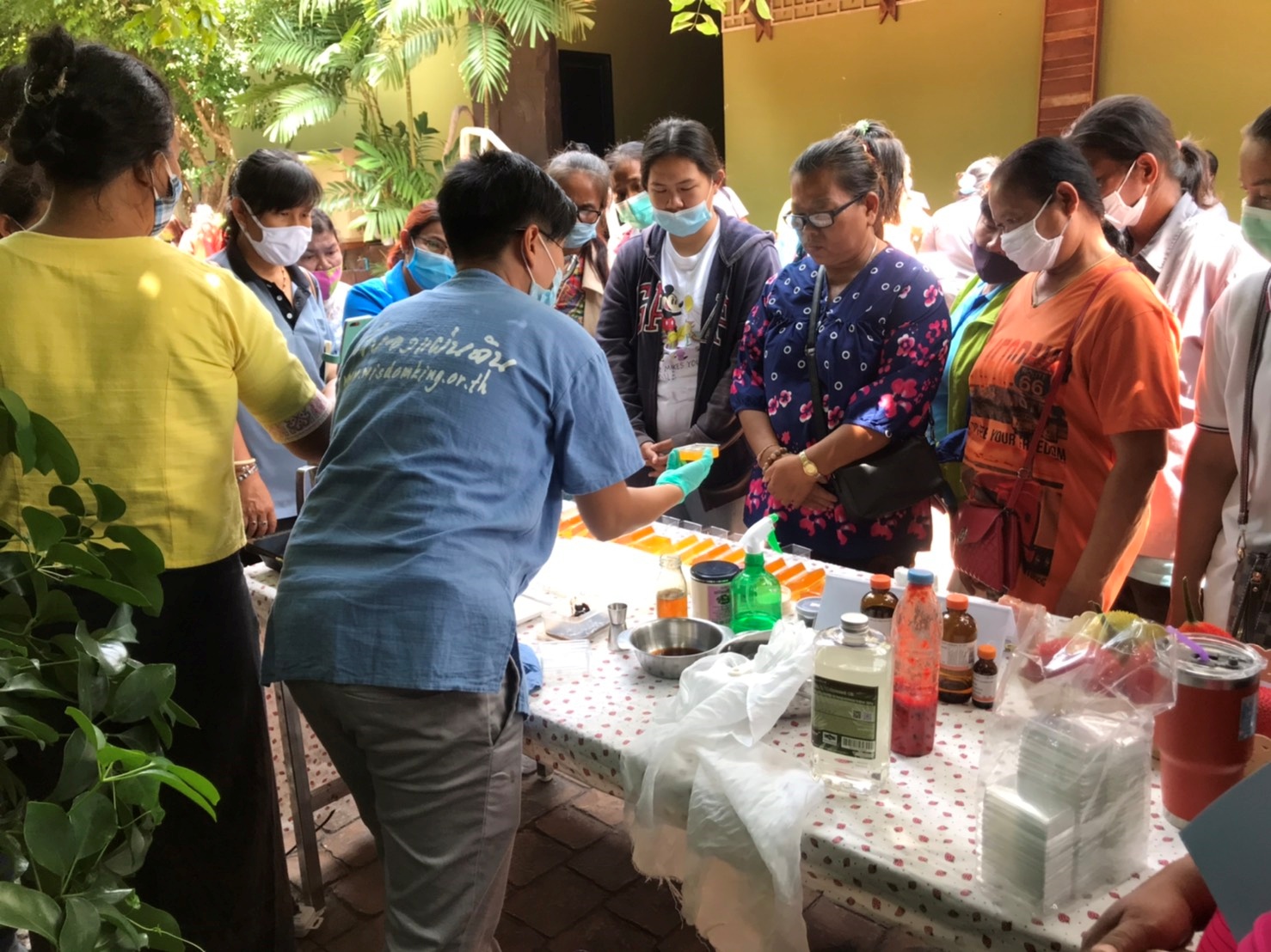 ??‍?ส่งเสริมทักษะอาชีพแก่สตรี เพื่อบริหารจัดการหนี้ ให้แก่ลูกหนี้ที่ค้างชำระกองทุนพัฒนาบทบาทสตรี ?