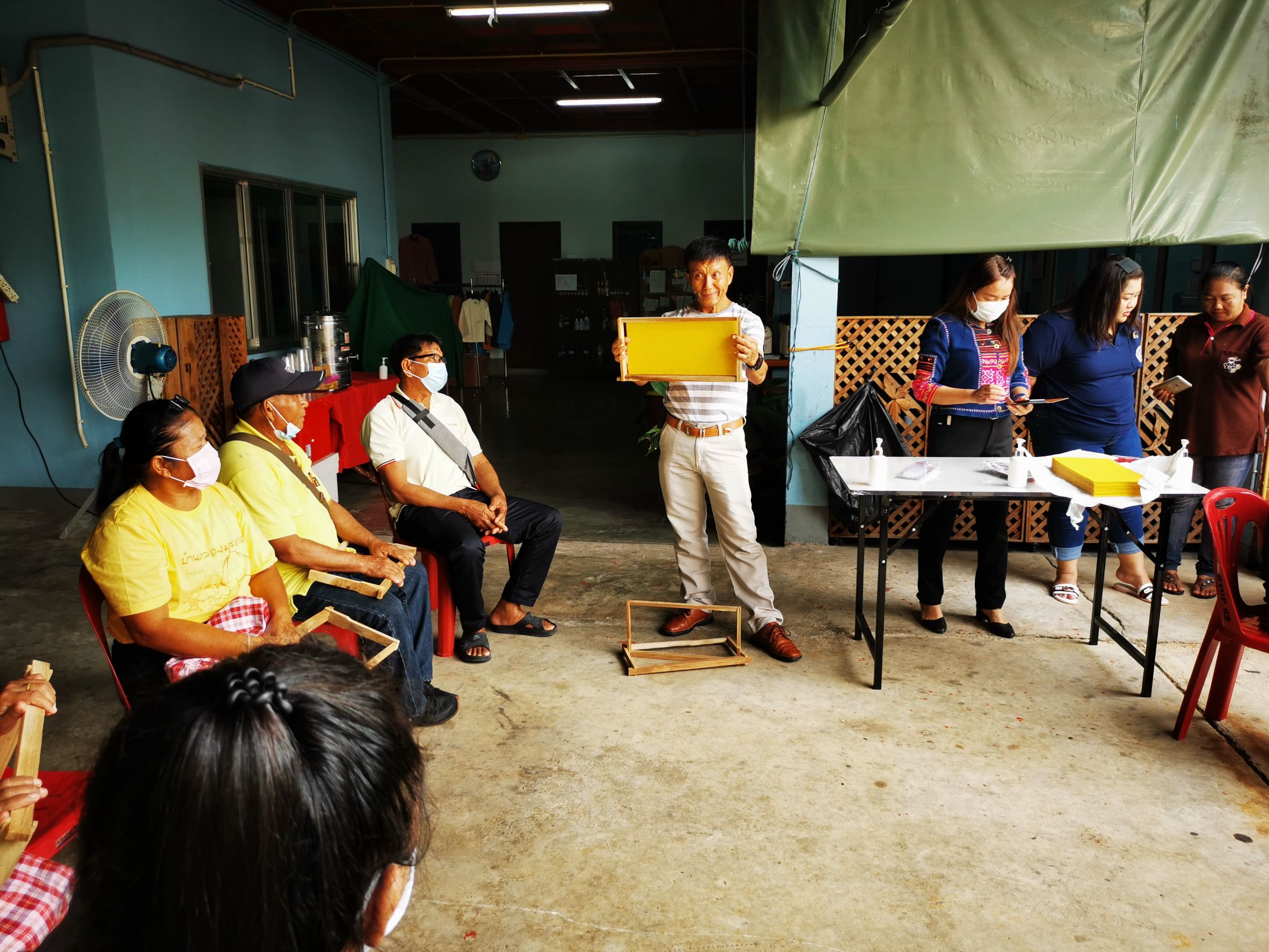 ?ส่งเสริมและพัฒนาอาชีพสมาชิกกลุ่มวิสาหกิจชุมชนผู้เลี้ยงผึ้งบ้านคลองมะหาด