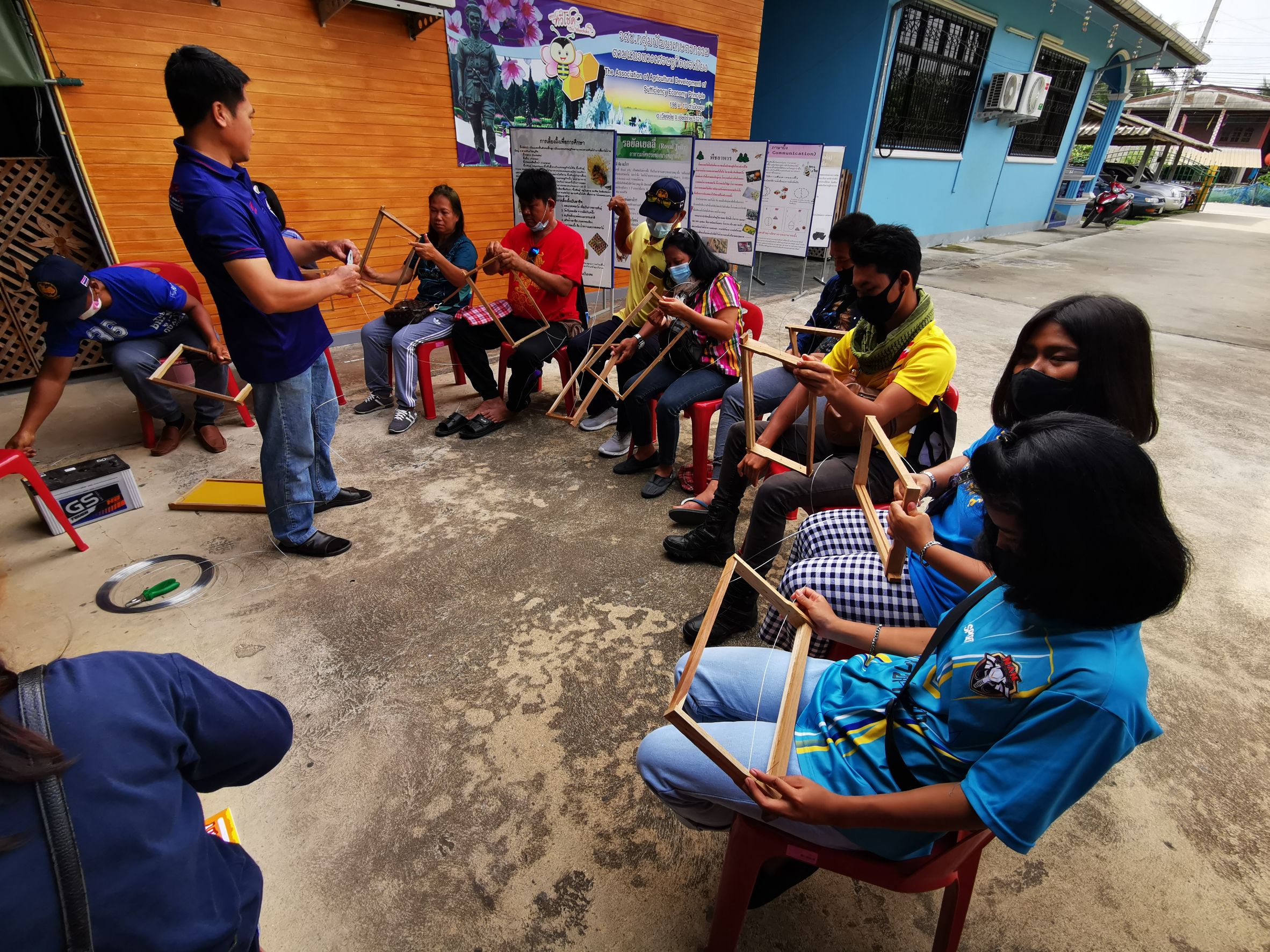 ?ส่งเสริมและพัฒนาอาชีพสมาชิกกลุ่มวิสาหกิจชุมชนผู้เลี้ยงผึ้งบ้านคลองมะหาด