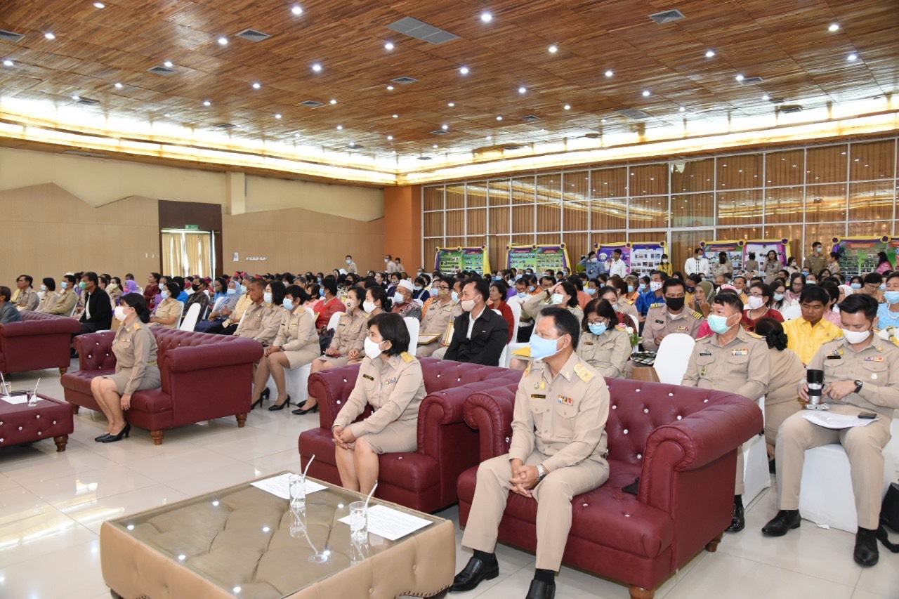 พช.ฉะเชิงเทรา จัดกิจกรรมเชิดชูเกียรติข้าราชการ ผู้นำองค์กร เครือข่ายดีเด่น ในงานพัฒนาชุมชน