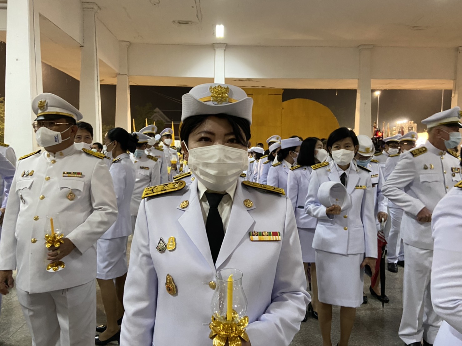 ?สำนักงานพัฒนาชุมชนจังหวัดฉะเชิงเทรา ร่วมพิธีจุดเทียนเพื่อน้อมรำลึกในพระมหากรุณาธิคุณพระบาทสมเด็จพระบรมชนกาธิเบศร มหาภูมิพลอดุลยเดชมหาราช บรมนาถบพิตร