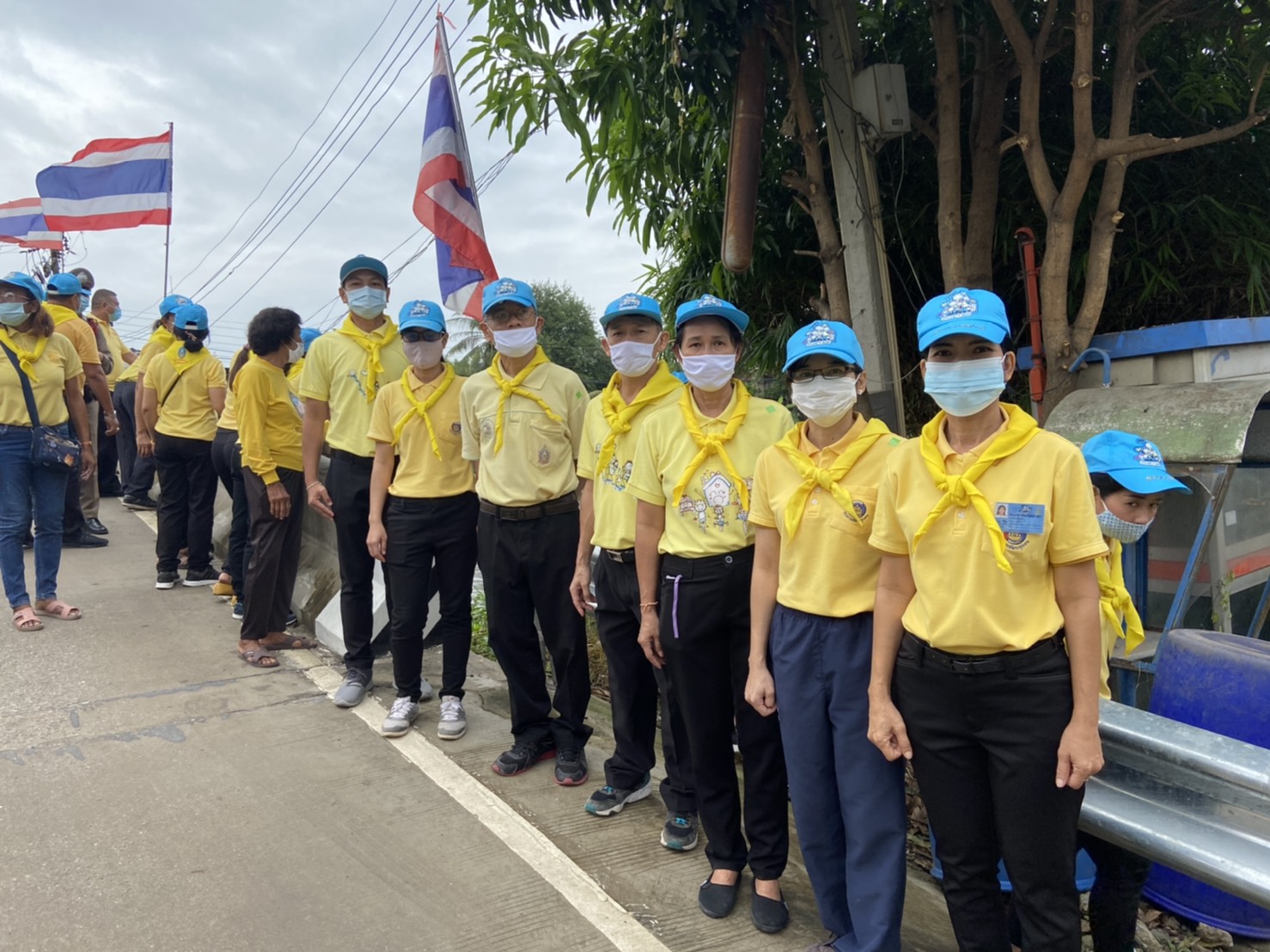 ?พช. ฉะเชิงเทรา ร่วมจิตอาสาพัฒนาลำน้ำลำคลอง กำจัดวัชพืชและผักตบชวา เพื่อถวายเป็นพระราชกุศลเนื่องในวันคล้ายวันสวรรคตพระบาทสมเด็จพระบรมชนกาธิเบศร มหาภูมิพลอดุลยเดชมหาราช บรมนาถบพิตร