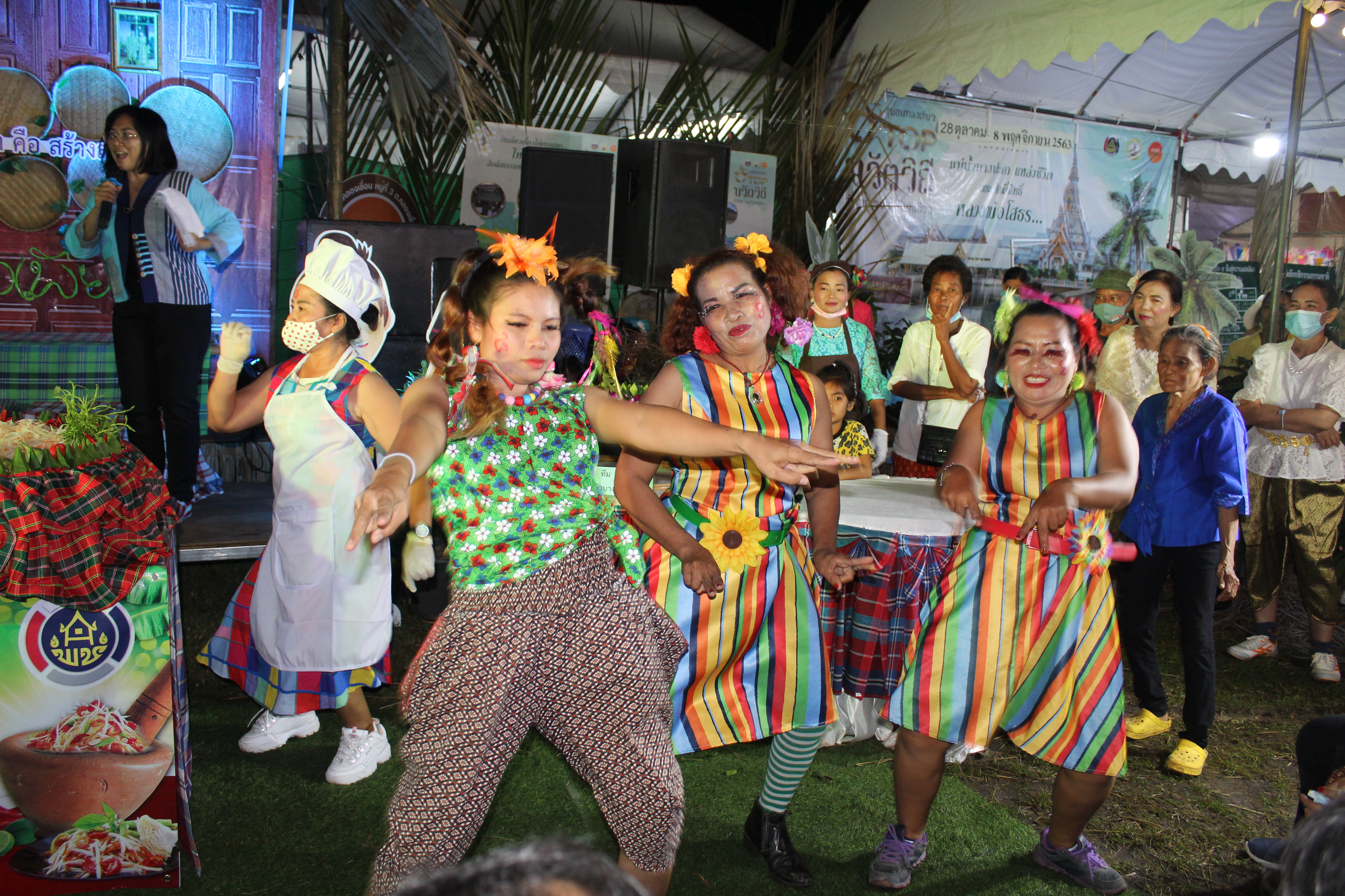 ??ลีลาเร้าใจ ทีมส้มตำจาก 8 อำเภอ ชิงชนะเลิศการแข่งขันส้มตำ “ตำแปดริ้ว” ในงานนมัสการหลวงพ่อโสธร และงานประจำปี จังหวัดฉะเชิงเทรา 2563