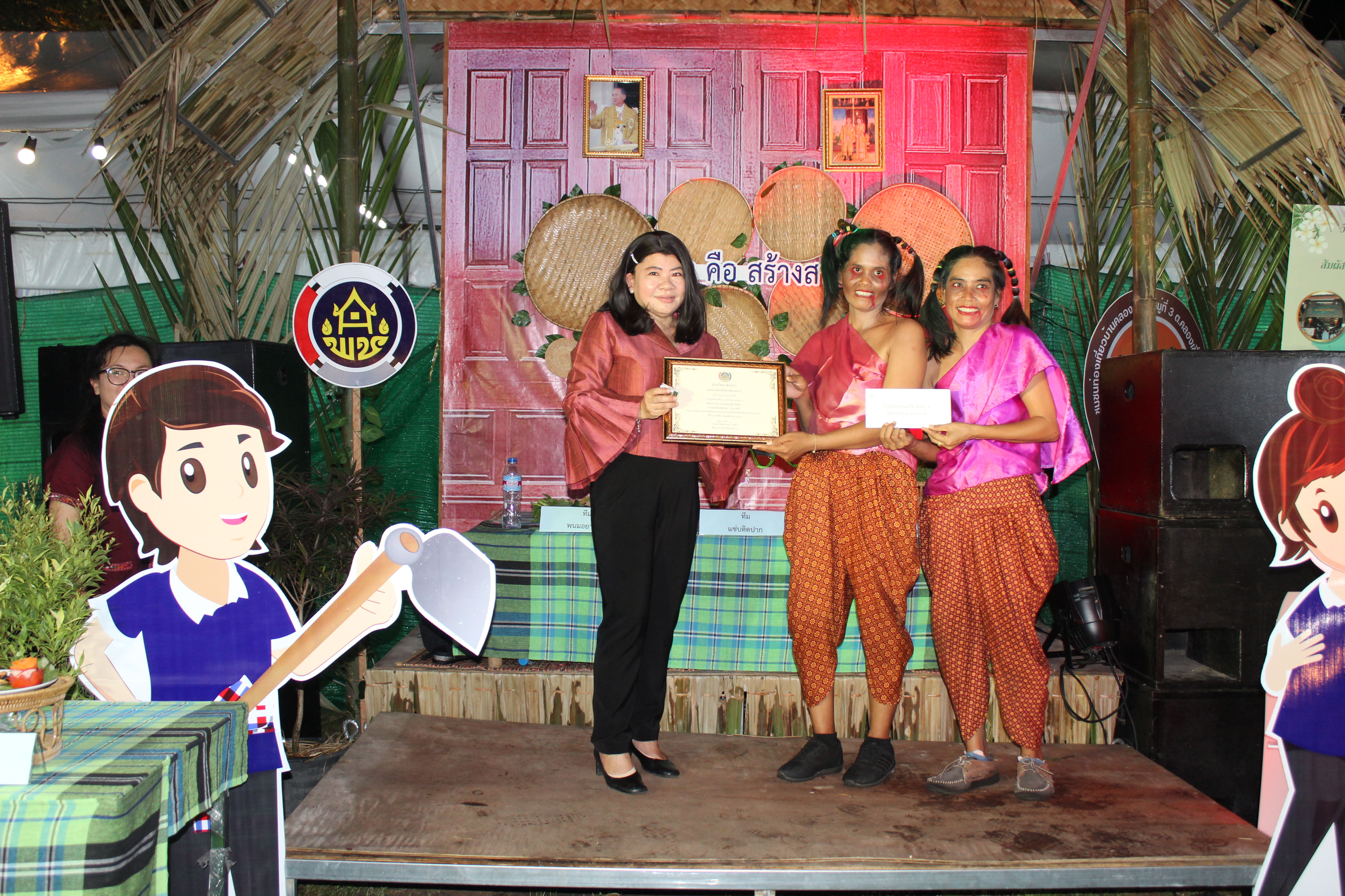 ??ลีลาเร้าใจ ทีมส้มตำจาก 8 อำเภอ ชิงชนะเลิศการแข่งขันส้มตำ “ตำแปดริ้ว” ในงานนมัสการหลวงพ่อโสธร และงานประจำปี จังหวัดฉะเชิงเทรา 2563