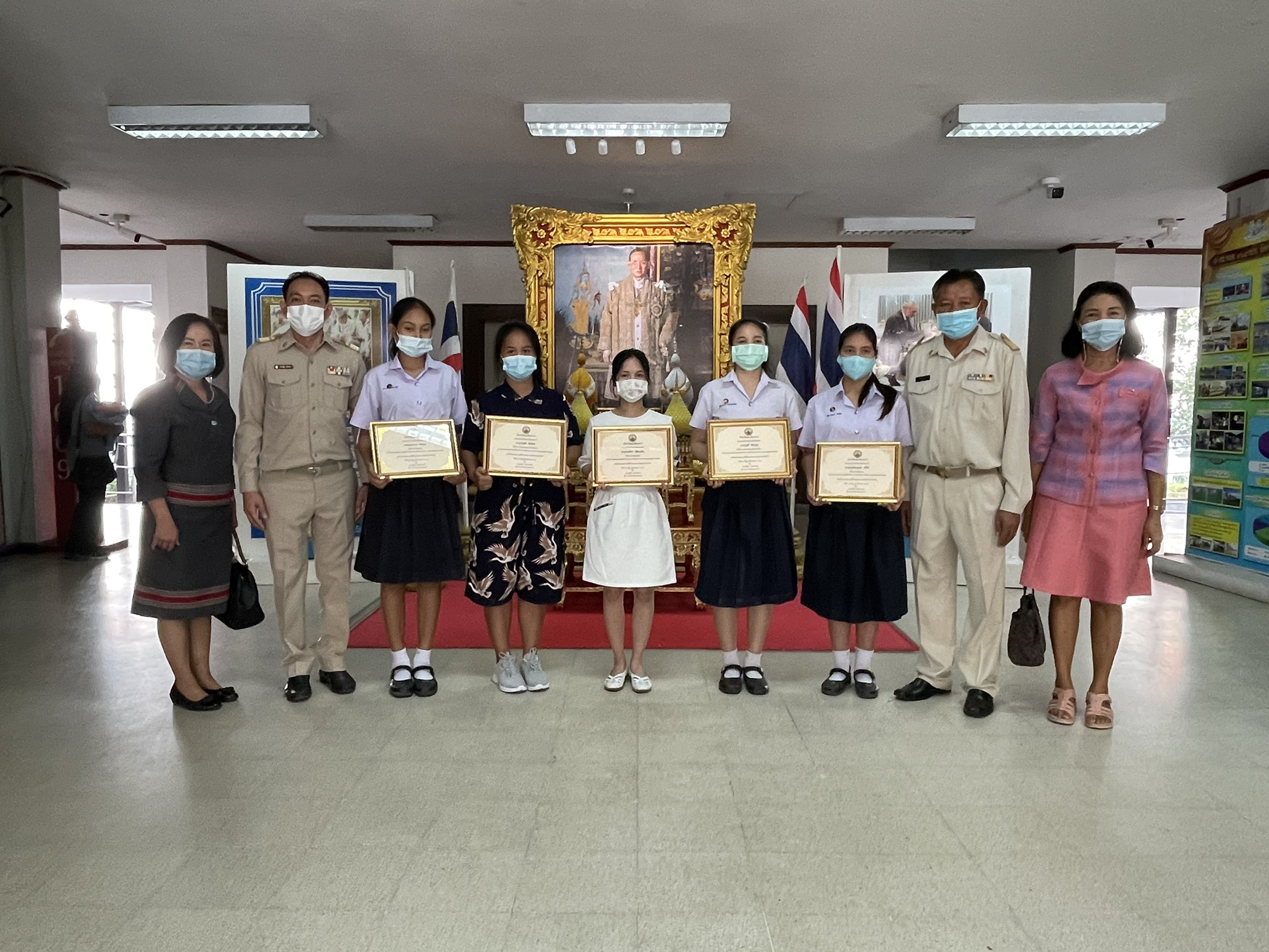 ผู้ว่าราชการจังหวัดฉะเชิงเทรา มอบเกียรติบัตร การประกวดออกแบบชุด ตามโครงการ CDD Young Designer Contest