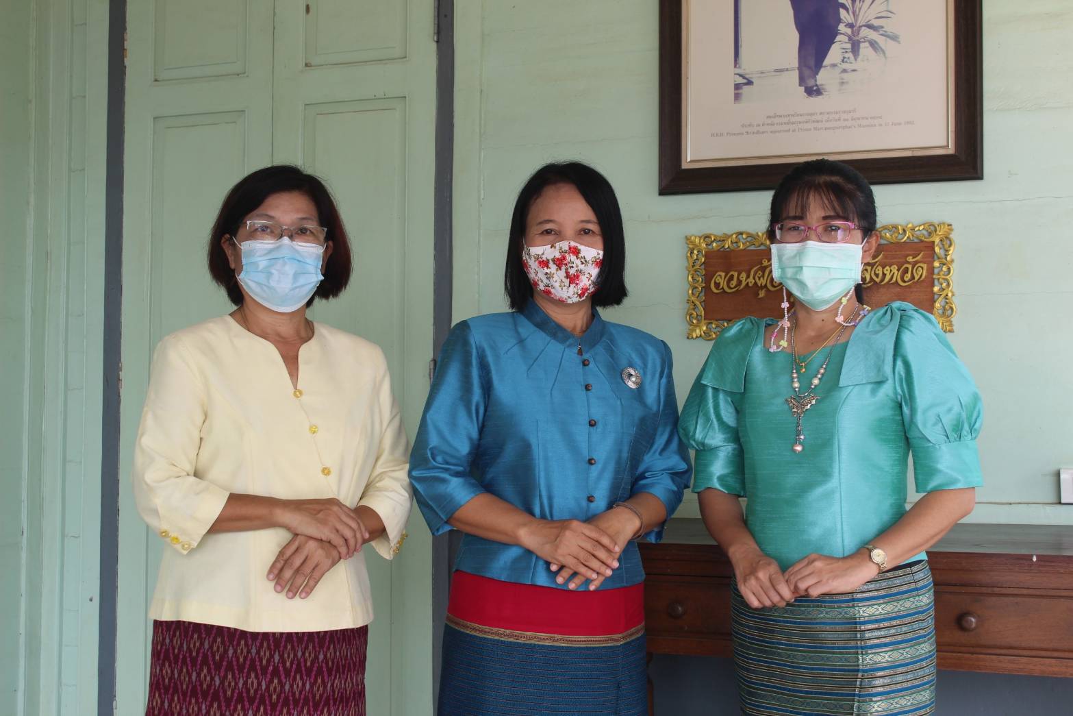 พัฒนาการจังหวัดฉะเชิงเทรา นำทีมรณรงค์เชิญชวนการสวมใส่ผ้าไทย ตามพระดำริ “ผ้าไทยใส่ให้สนุก” “สืบสาน อนุรักษ์ศิลป์ผ้าถิ่นไทย ดำรงไว้ในแผ่นดิน”