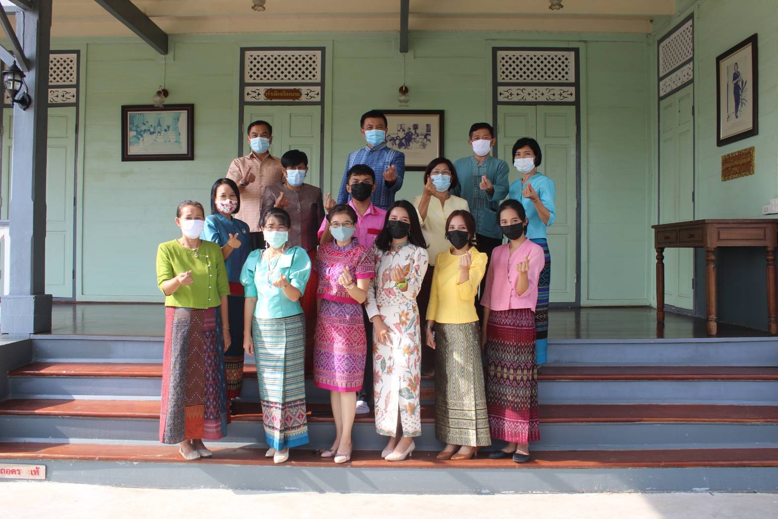 พัฒนาการจังหวัดฉะเชิงเทรา นำทีมรณรงค์เชิญชวนการสวมใส่ผ้าไทย ตามพระดำริ “ผ้าไทยใส่ให้สนุก” “สืบสาน อนุรักษ์ศิลป์ผ้าถิ่นไทย ดำรงไว้ในแผ่นดิน”