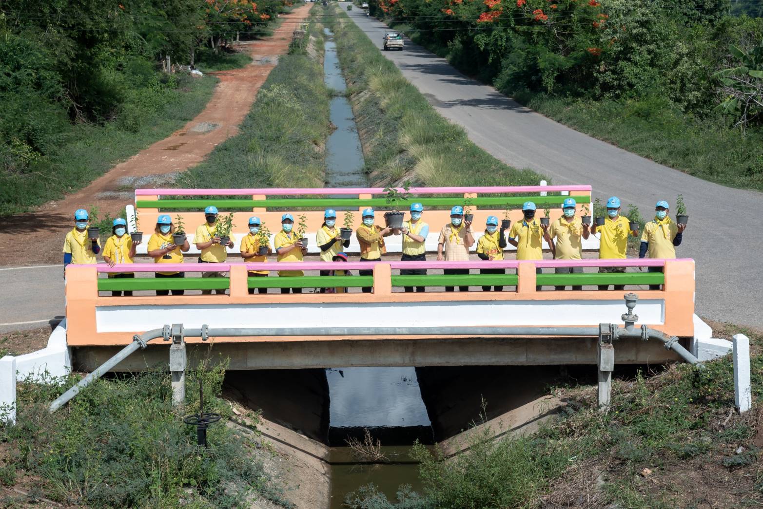 พช.บางคล้า จังหวัดฉะเชิงเทรา ร่วมจิตอาสาพัฒนาครัวเรือนต้นแบบตำบลเสม็ดใต้ เป้าหมาย ศูนย์เรียนรู้ทฤษฎีใหม่ รูปแบบ “โคก หนอง นา พช.”