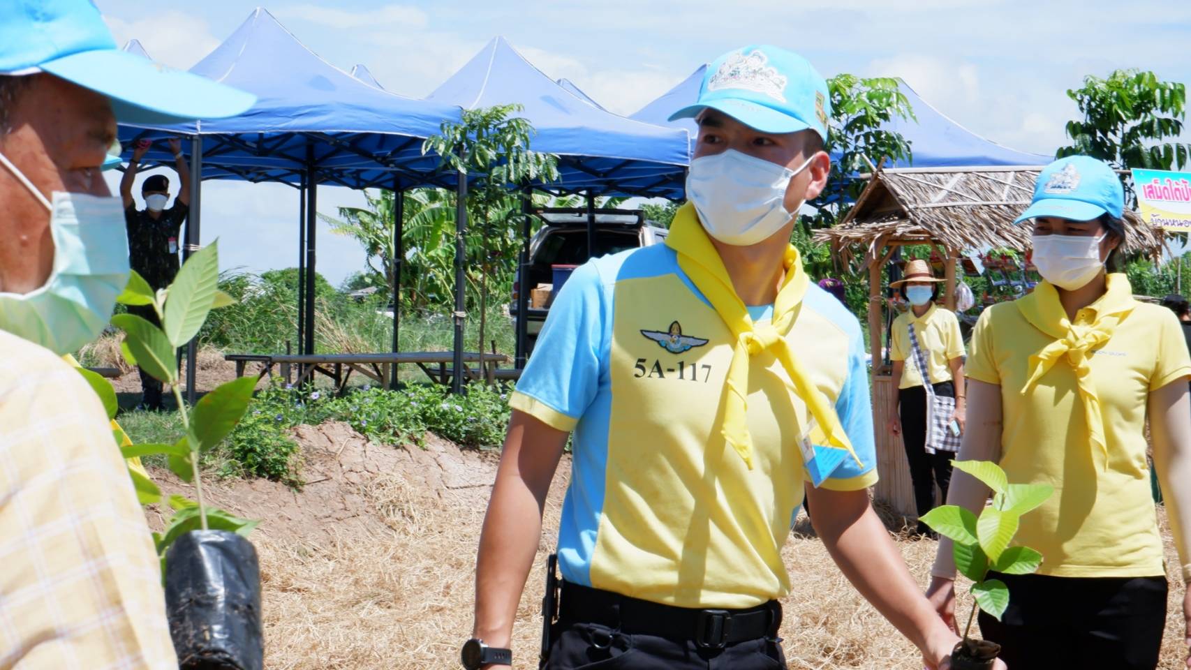 พช.บางคล้า จังหวัดฉะเชิงเทรา ร่วมจิตอาสาพัฒนาครัวเรือนต้นแบบตำบลเสม็ดใต้ เป้าหมาย ศูนย์เรียนรู้ทฤษฎีใหม่ รูปแบบ “โคก หนอง นา พช.”