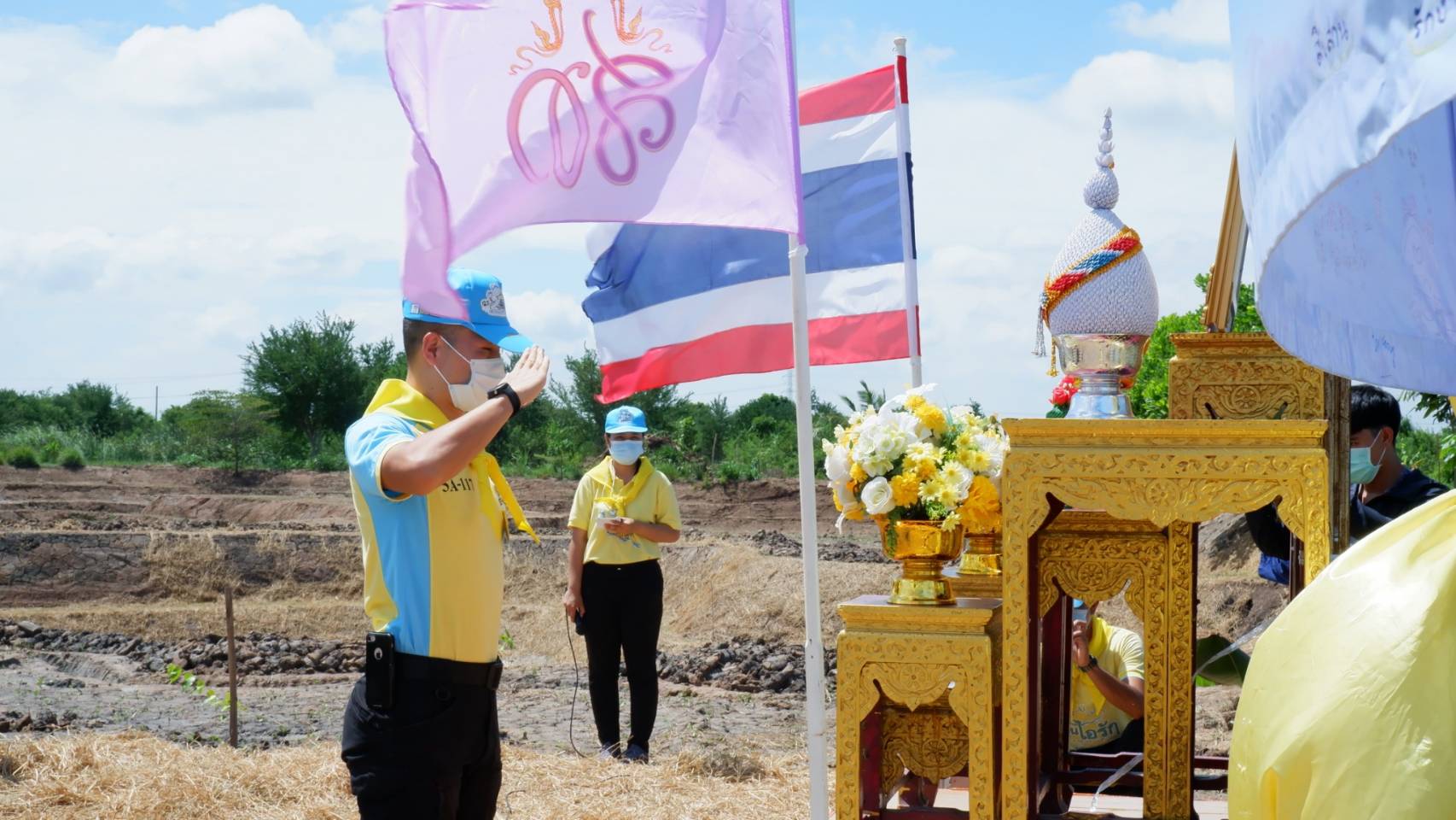 พช.บางคล้า จังหวัดฉะเชิงเทรา ร่วมจิตอาสาพัฒนาครัวเรือนต้นแบบตำบลเสม็ดใต้ เป้าหมาย ศูนย์เรียนรู้ทฤษฎีใหม่ รูปแบบ “โคก หนอง นา พช.”