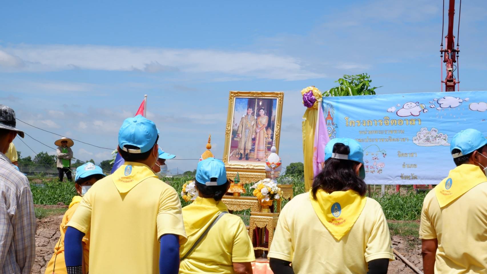 พช.บางคล้า จังหวัดฉะเชิงเทรา ร่วมจิตอาสาพัฒนาครัวเรือนต้นแบบตำบลเสม็ดใต้ เป้าหมาย ศูนย์เรียนรู้ทฤษฎีใหม่ รูปแบบ “โคก หนอง นา พช.”