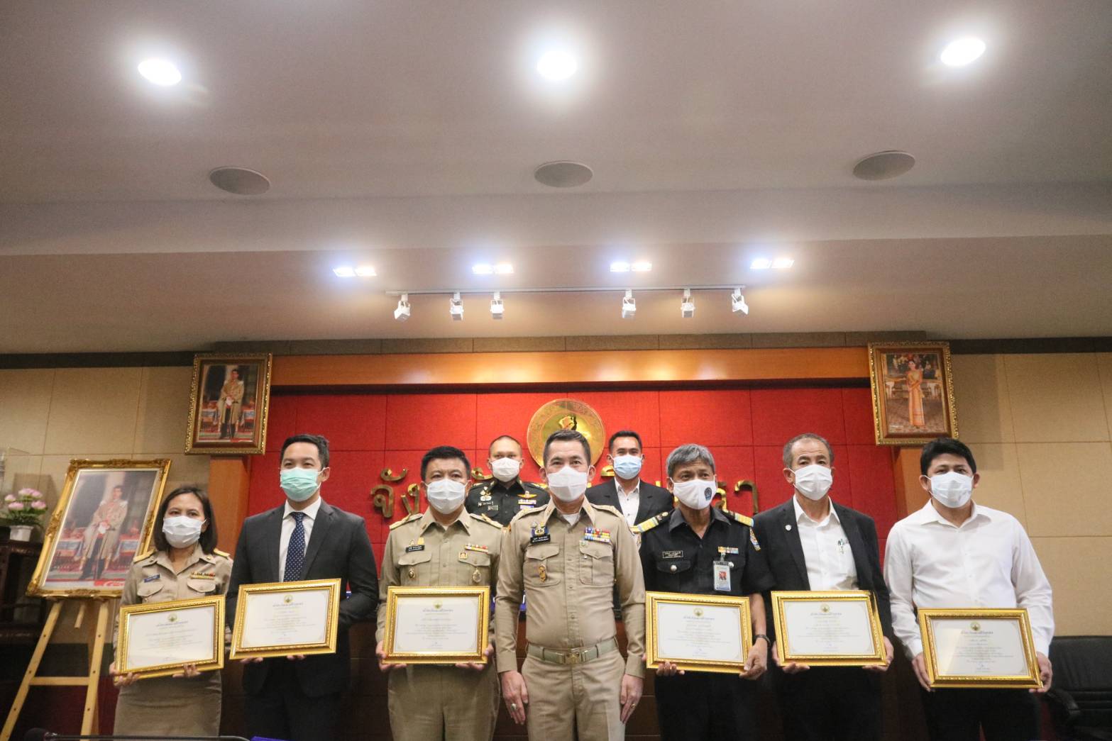 พช. ฉะเชิงเทรา รับมอบใบประกาศเกียรติคุณ  “ครัวลูกหลวงพ่อโสธร ห่วงใยช่วยผู้ประสบภัยโควิด” จากท่านผู้ว่าราชการจังหวัดฉะเชิงเทรา