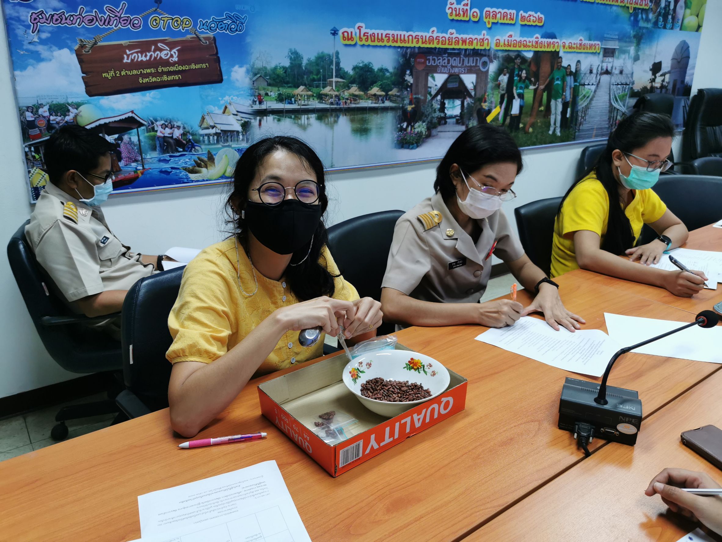 พช.ฉะเชิงเทรา ประชุมเตรียมความพร้อมในโอกาสที่สมเด็จพระกนิษฐาธิราชเจ้า กรมสมเด็จพระเทพรัตนราชสุดาฯ สยามบรมราชกุมารี ทรงพระกรุณาโปรดเกล้าฯ พระราชทานผ้าไตร เพื่อทอดผ้าป่าการกุศลสมทบทุนมูลนิธิอานันทมหิดล และมูลนิธิรามาธิบดีฯ ในวันจันทร์ที่ 7 มิถุนายน 2564 ณ วัดโพนงาม ต.คู้ยายหมี อ.สนามชัยเขต จ.ฉะเชิงเทรา