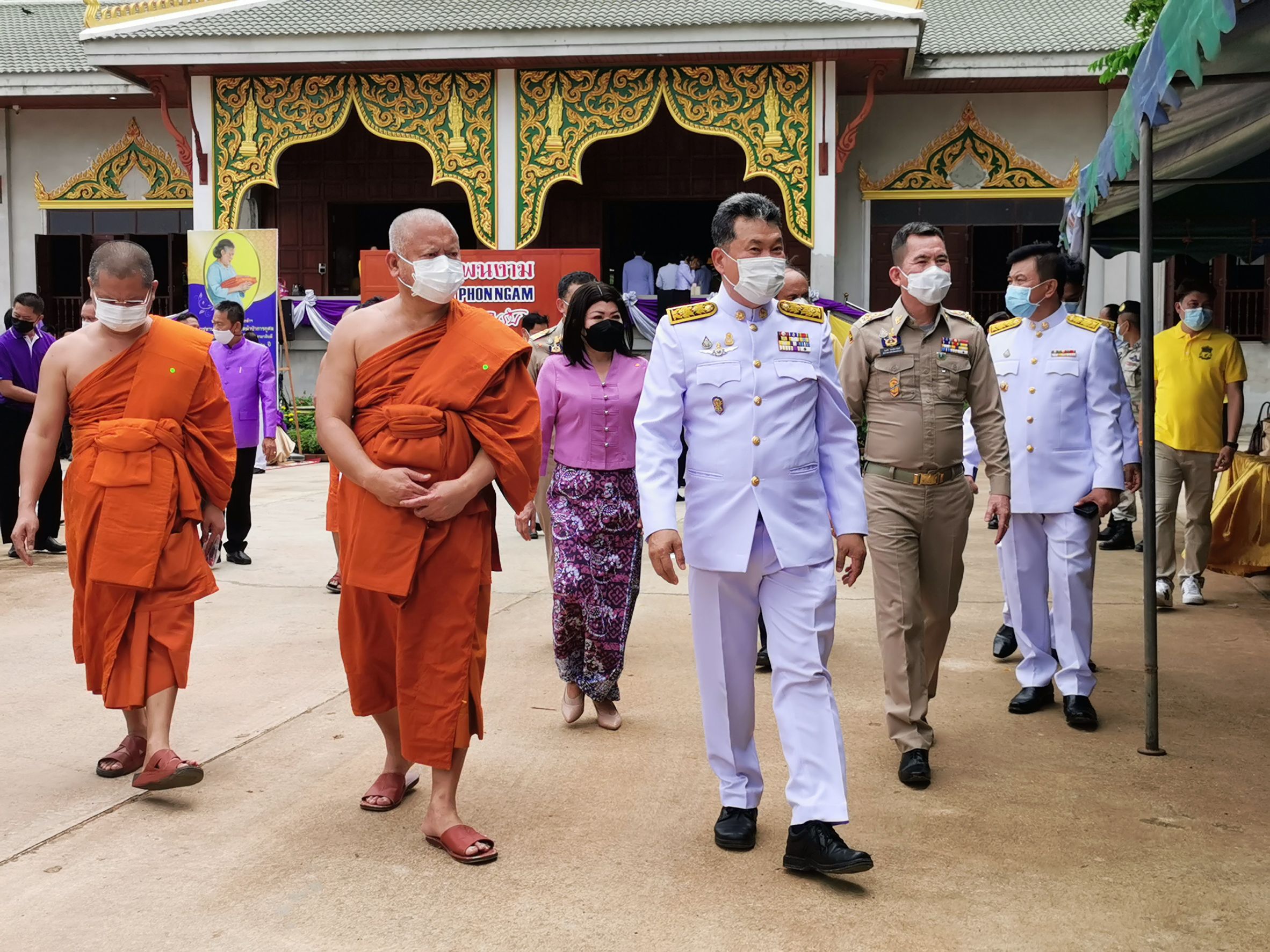 พช.ฉะเชิงเทรา ร่วมพิธีในโอกาสที่สมเด็จพระกนิษฐาธิราชเจ้า กรมสมเด็จพระเทพรัตนราชสุดาฯ สยามบรมราชกุมารี ทรงพระกรุณาโปรดเกล้าฯ พระราชทานผ้าไตร เพื่อทอดผ้าป่าการกุศลสมทบทุนมูลนิธิอานันทมหิดล และมูลนิธิรามาธิบดีฯ ในงานทำบุญอายุวัฒนมงคลครบ 50 ปี