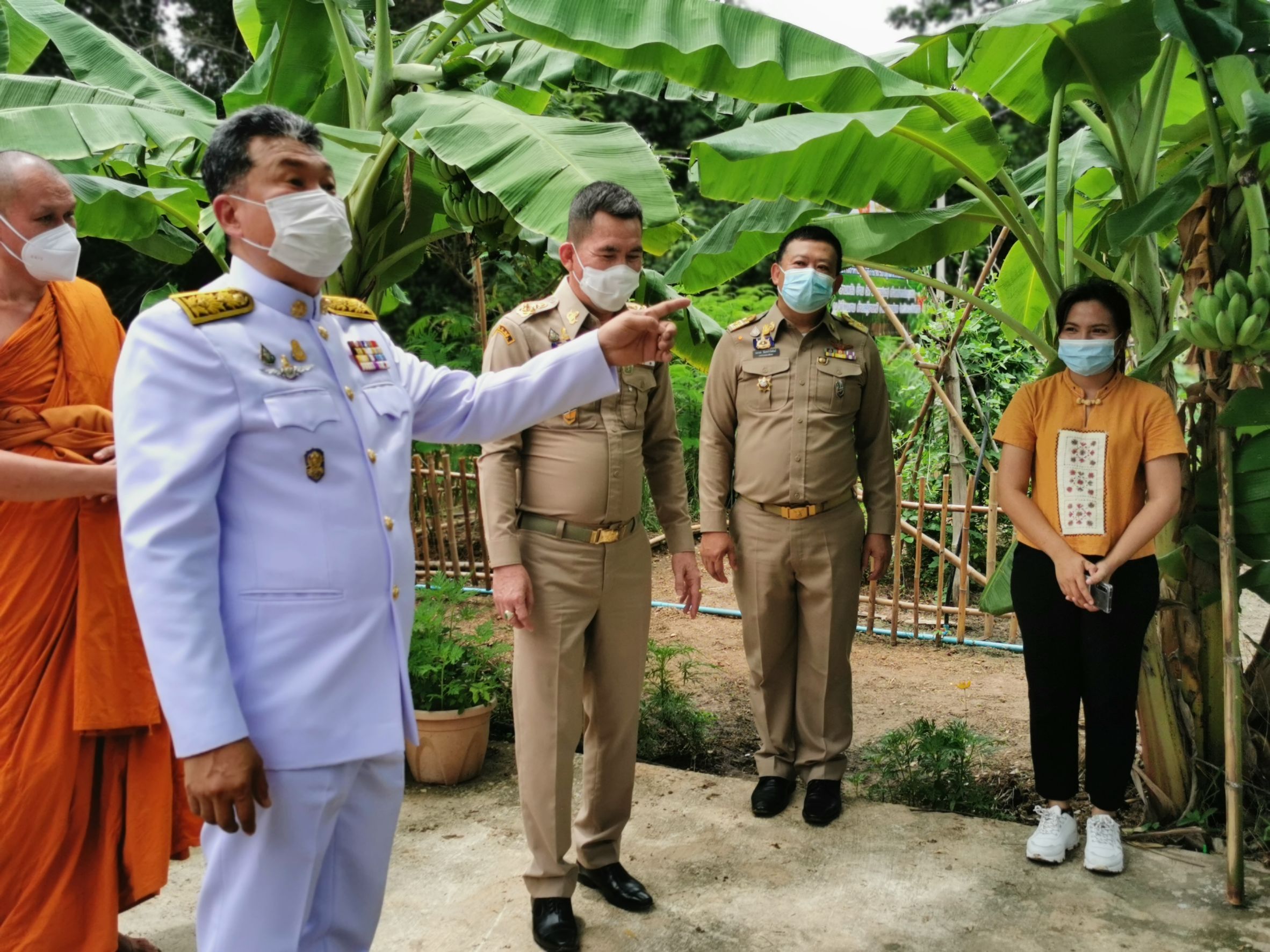 พช.ฉะเชิงเทรา ร่วมพิธีในโอกาสที่สมเด็จพระกนิษฐาธิราชเจ้า กรมสมเด็จพระเทพรัตนราชสุดาฯ สยามบรมราชกุมารี ทรงพระกรุณาโปรดเกล้าฯ พระราชทานผ้าไตร เพื่อทอดผ้าป่าการกุศลสมทบทุนมูลนิธิอานันทมหิดล และมูลนิธิรามาธิบดีฯ ในงานทำบุญอายุวัฒนมงคลครบ 50 ปี