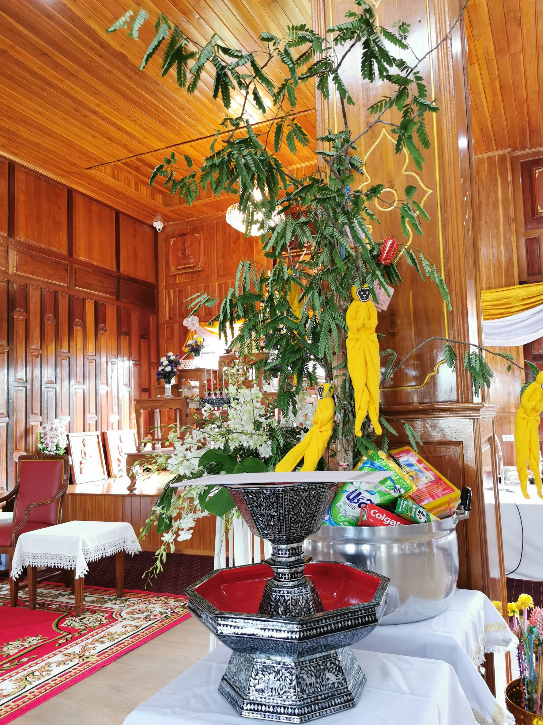 พช.ฉะเชิงเทรา ร่วมพิธีในโอกาสที่สมเด็จพระกนิษฐาธิราชเจ้า กรมสมเด็จพระเทพรัตนราชสุดาฯ สยามบรมราชกุมารี ทรงพระกรุณาโปรดเกล้าฯ พระราชทานผ้าไตร เพื่อทอดผ้าป่าการกุศลสมทบทุนมูลนิธิอานันทมหิดล และมูลนิธิรามาธิบดีฯ ในงานทำบุญอายุวัฒนมงคลครบ 50 ปี