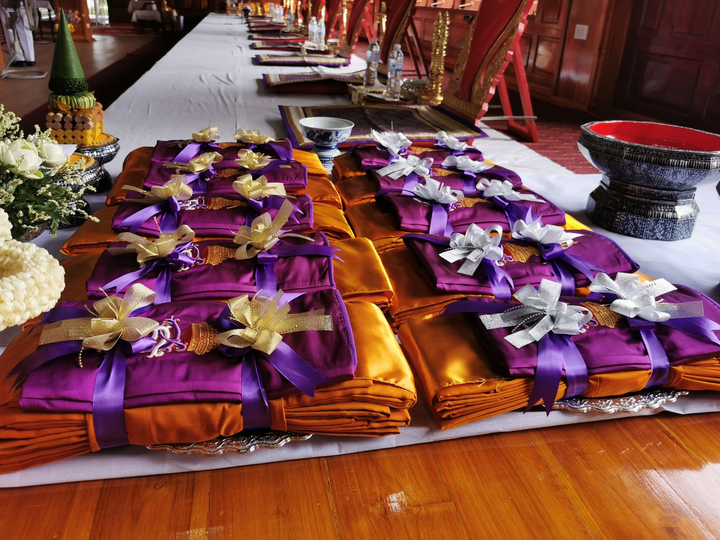 พช.ฉะเชิงเทรา ร่วมพิธีในโอกาสที่สมเด็จพระกนิษฐาธิราชเจ้า กรมสมเด็จพระเทพรัตนราชสุดาฯ สยามบรมราชกุมารี ทรงพระกรุณาโปรดเกล้าฯ พระราชทานผ้าไตร เพื่อทอดผ้าป่าการกุศลสมทบทุนมูลนิธิอานันทมหิดล และมูลนิธิรามาธิบดีฯ ในงานทำบุญอายุวัฒนมงคลครบ 50 ปี