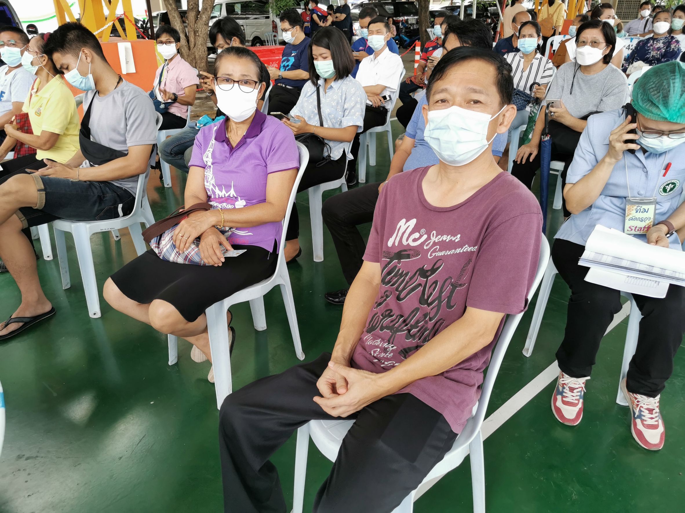 พช. ฉะเชิงเทรา ประชาสัมพันธ์เชิญชวนข้าราชการ พนักงาน ลูกจ้างและประชาชน ในพื้นที่ฉีดวัคซีนโควิด – 19