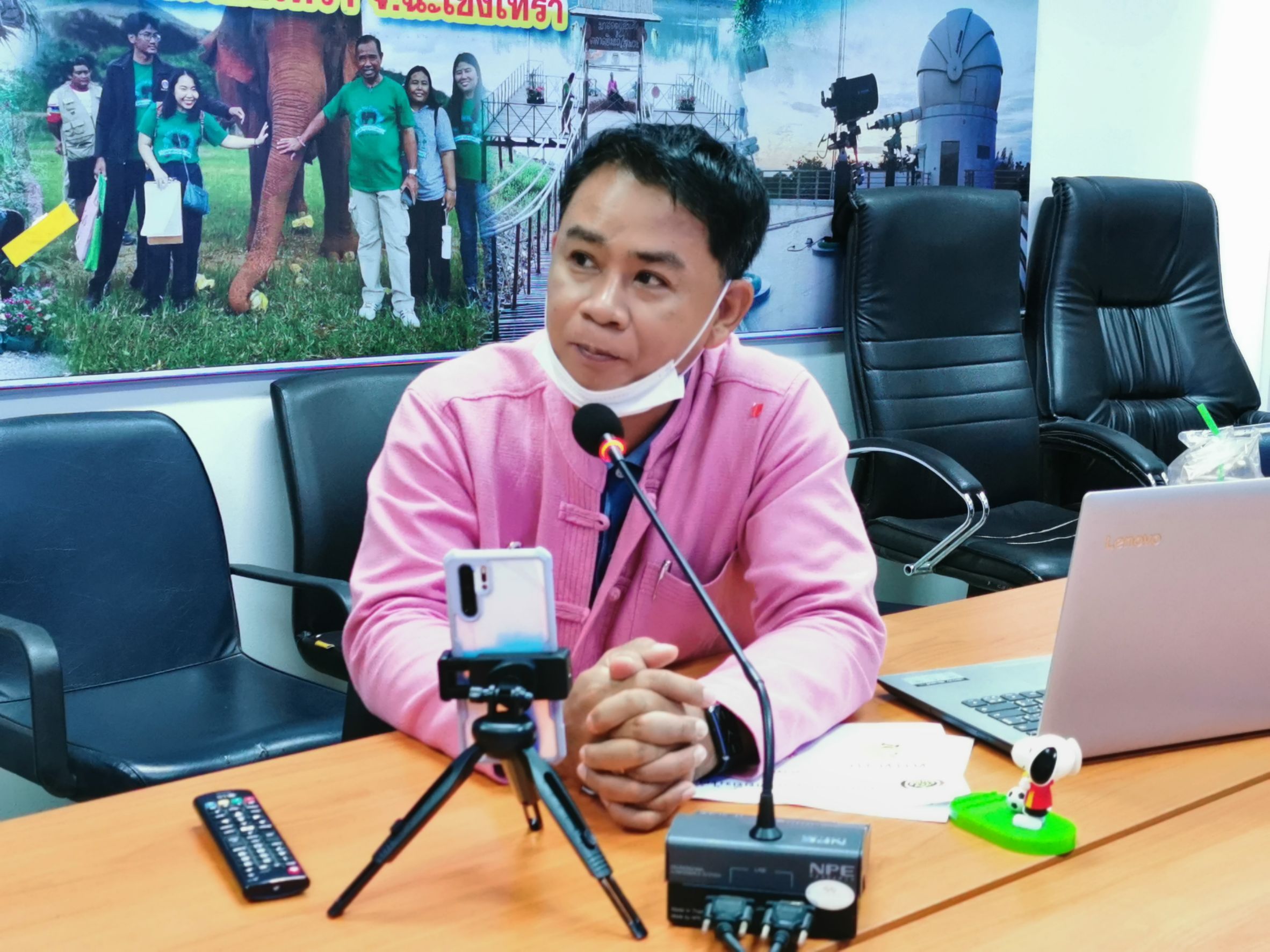 พช.ฉะเชิงเทรา  ดำเนินโครงการส่งเสริมและพัฒนาช่องทางการตลาดผลิตภัณฑ์ชุมชน ตลาดนัดคนไทยยิ้มได้ จัดประชุมเชิงปฏิบัติการคณะกรรมการบริหารตลาดผู้บริหารจัดการตลาด (CMO) เจ้าหน้าที่พัฒนาชุมชน และเครือข่าย ผ่านระบบออนไลน์ (โปรแกรม Zoom)