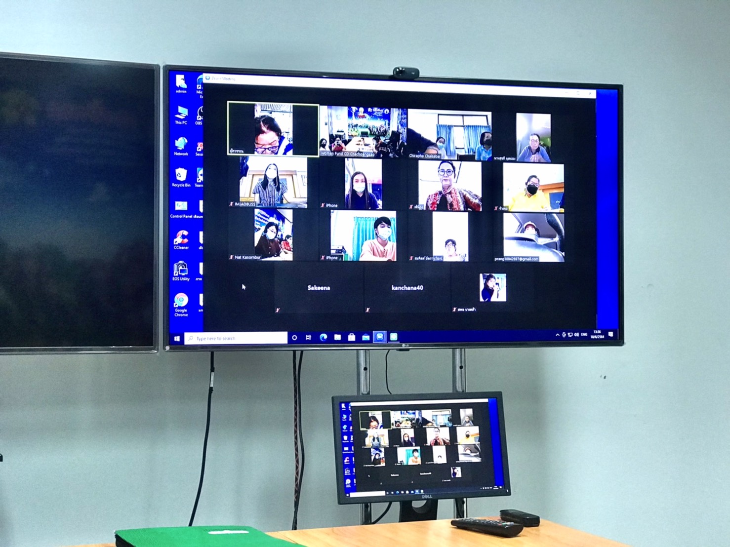 พช. ฉะเชิงเทรา ร่วมประชุมคณะทำงานขับเคลื่อนกองทุนพัฒนาบทบาทสตรีจังหวัดฉะเชิงเทราผ่านระบบ Zoom Cloud Meetings