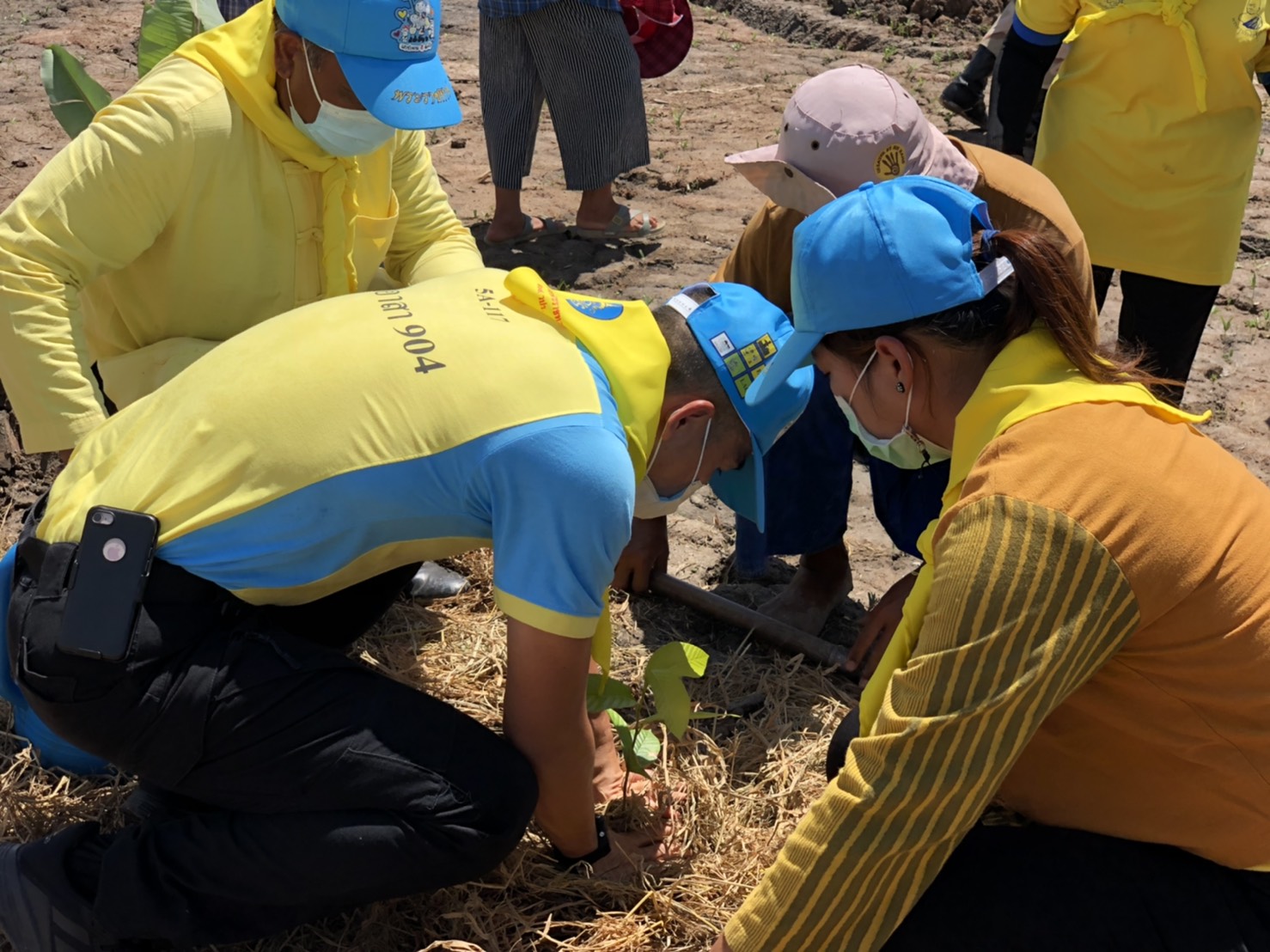 พช ฉะเชิงเทรา  ร่วมกิจกรรมจิตอาสาพัฒนาศูนย์เรียนรู้ทฤษฎีใหม่รูปแบบ “โคก หนอง นา”