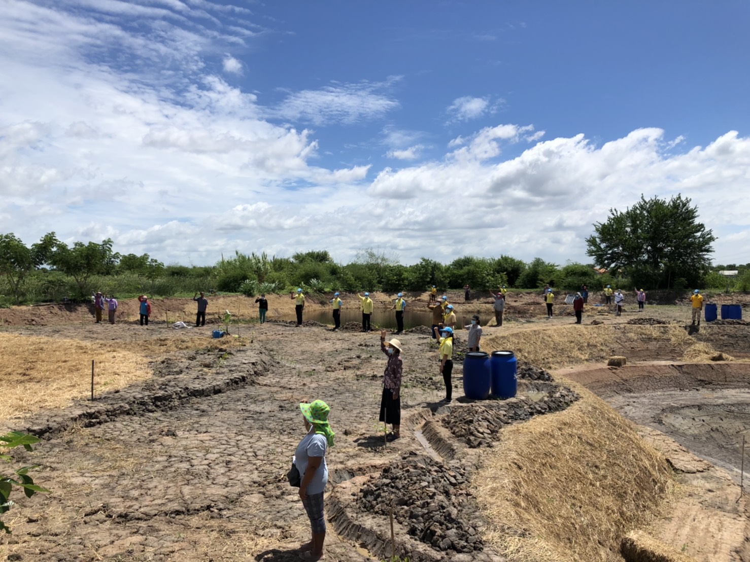 พช ฉะเชิงเทรา  ร่วมกิจกรรมจิตอาสาพัฒนาศูนย์เรียนรู้ทฤษฎีใหม่รูปแบบ “โคก หนอง นา”