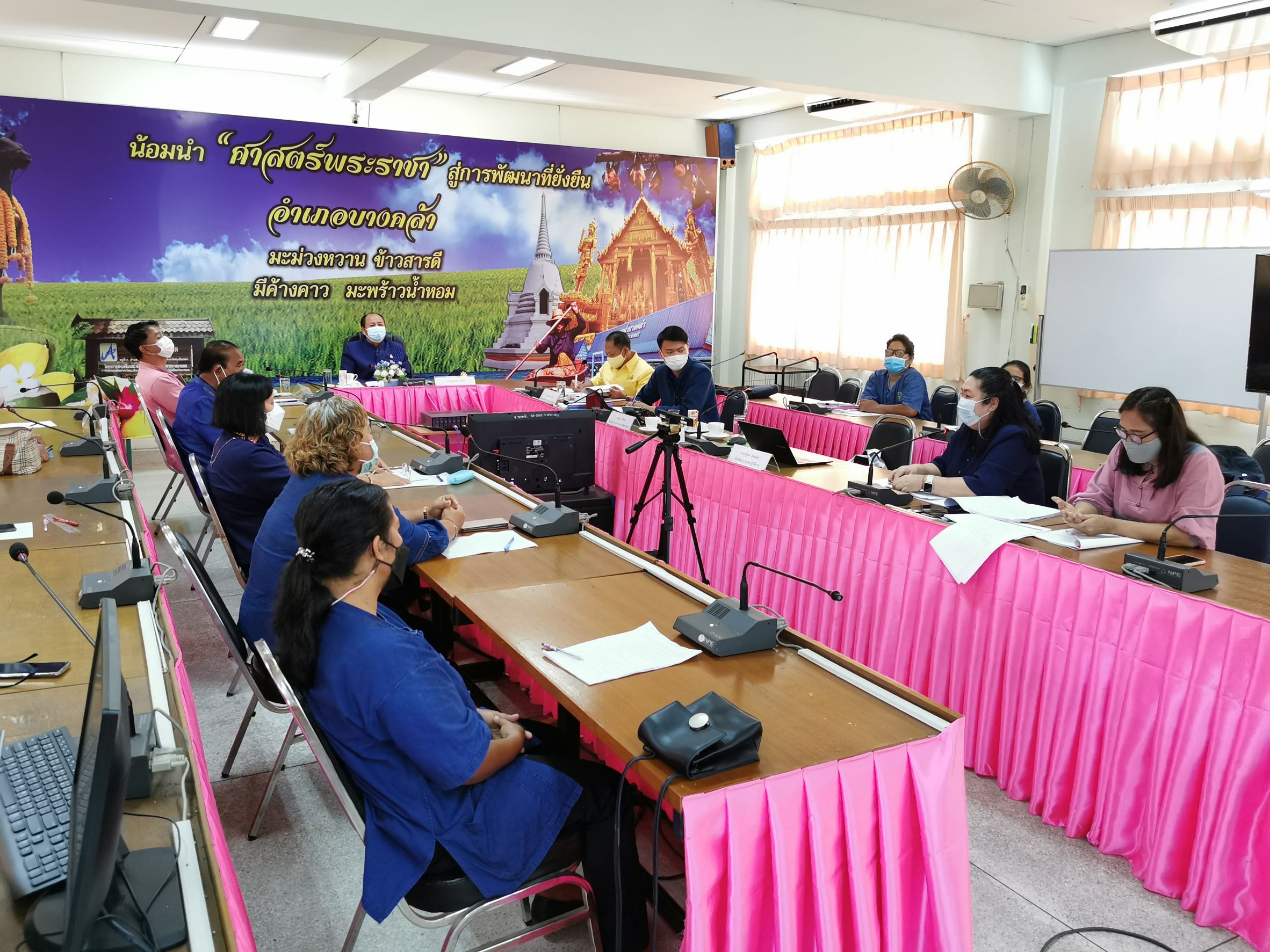 พช.ฉะเชิงเทรา ร่วมคัดเลือกคนกองทุนพัฒนาบทบาทสตรีดีเด่นระดับเขตตรวจราชการ ตามโครงการเชิดชูเกียรติคนกองทุนพัฒนาบทบาทสตรี ประจำปี 2564 เขตตรวจราชการที่ 8 กลุ่มจังหวัดภาคตะวันออก 1 จังหวัดฉะเชิงเทรา