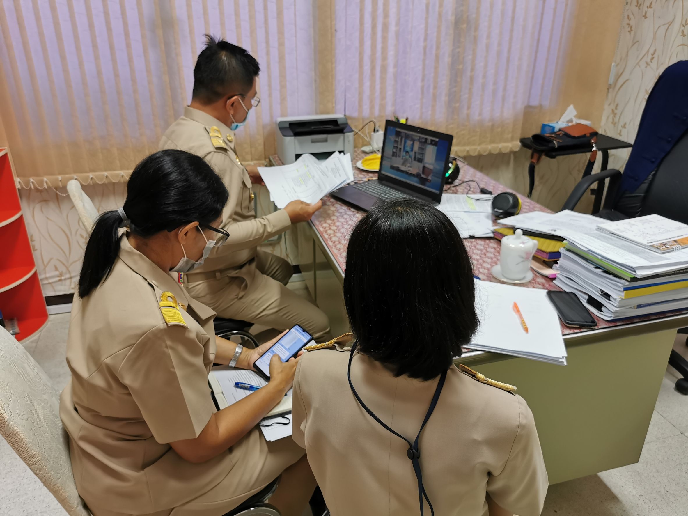 พช. ฉะเชิงเทรา ร่วมประชุมติดตามและเร่งรัดการดำเนินกิจกรรมการขับเคลื่อนหมู่บ้านคชานุรักษ์  ภายใต้โครงการพัชรสุธาคชานุรักษ์ ผ่านระบบ Zoom Meeting