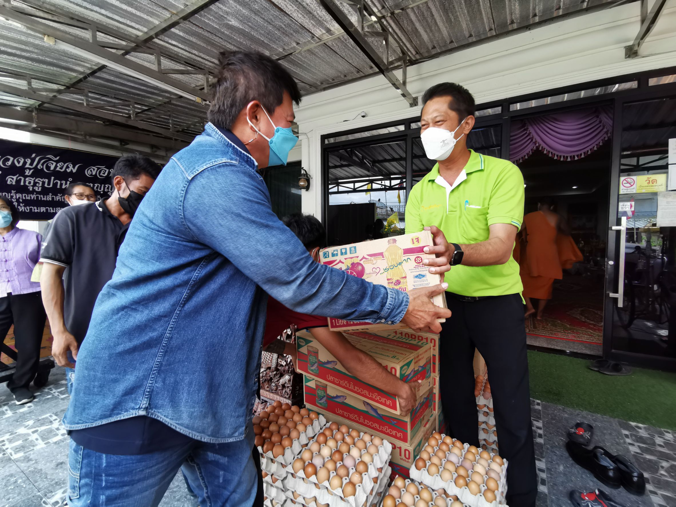 อธิบดีกรมการพัฒนาชุมชน มอบเครื่องอุปโภคบริโภค เพื่อช่วยเหลือผู้ได้รับผลกระทบจากสถานการณ์การแพร่ระบาดของโรคติดเชื้อไวรัสโคโรนา 2019 (COVID – 19)