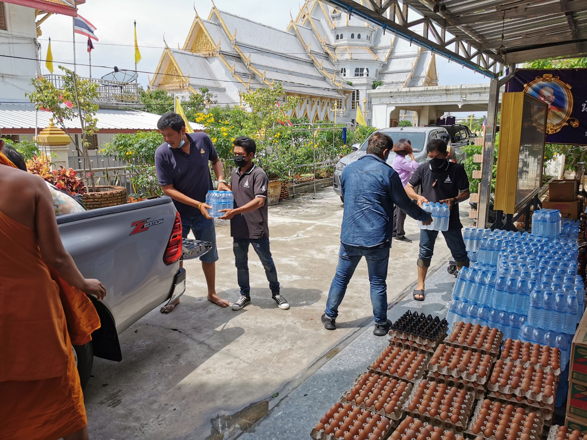 อธิบดีกรมการพัฒนาชุมชน มอบเครื่องอุปโภคบริโภค เพื่อช่วยเหลือผู้ได้รับผลกระทบจากสถานการณ์การแพร่ระบาดของโรคติดเชื้อไวรัสโคโรนา 2019 (COVID – 19)