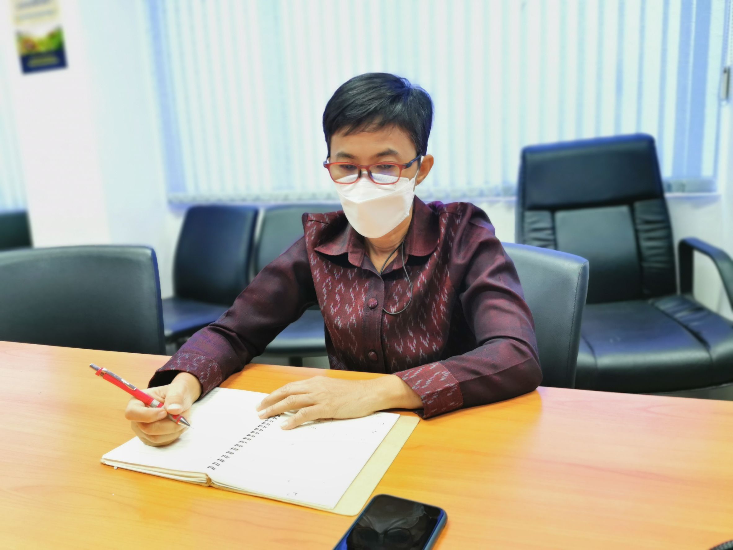 พช ฉะเชิงเทรา ร่วมประชุมขยายผลเครือข่ายการตลาดสินค้า หนึ่งตำบล หนึ่งผลิตภัณฑ์ (OTOP) จังหวัดในพื้นที่บริการของศูนย์ศึกษา และพัฒนาชุมชนชลบุรี ผ่านระบบการประชุมออนไลน์ระบบ (Zoom Could Meeting)