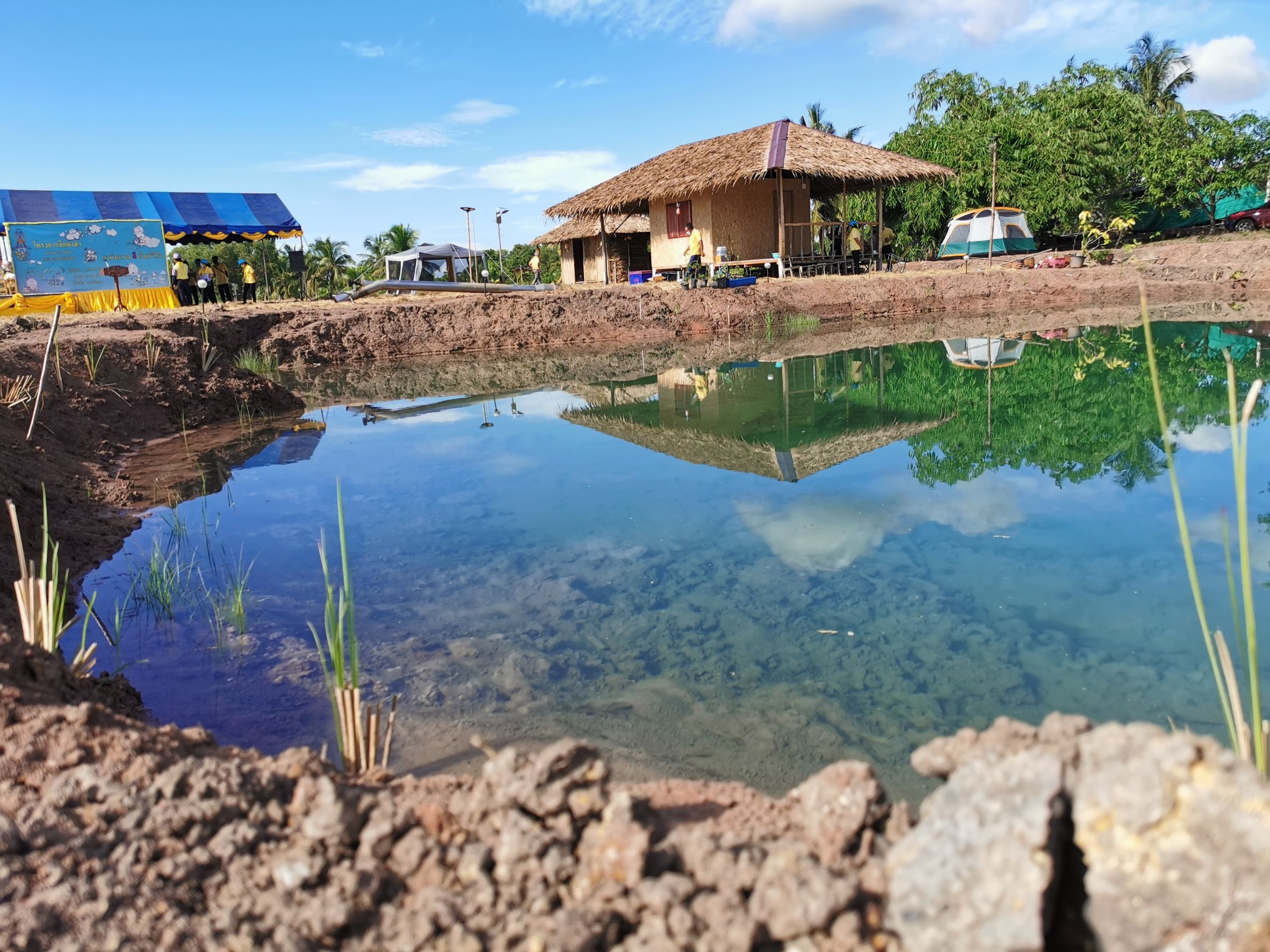 พช.ฉะเชิงเทรา  จัดกิจกรรม “จิตอาสาพัฒนาชุมชนเอามื้อสามัคคี” เพื่อน้อมรำลึกถึงพระมหากรุณาธิคุณ พระบาทสมเด็จพระบรมชนกาธิเบศร มหาภูมิพลอดุลยเดชมหาราช บรมนาถบพิตร และสำนึกในพระมหากรุณาธิคุณพระบาทสมเด็จ พระวชิรเกล้าเจ้าอยู่หัว