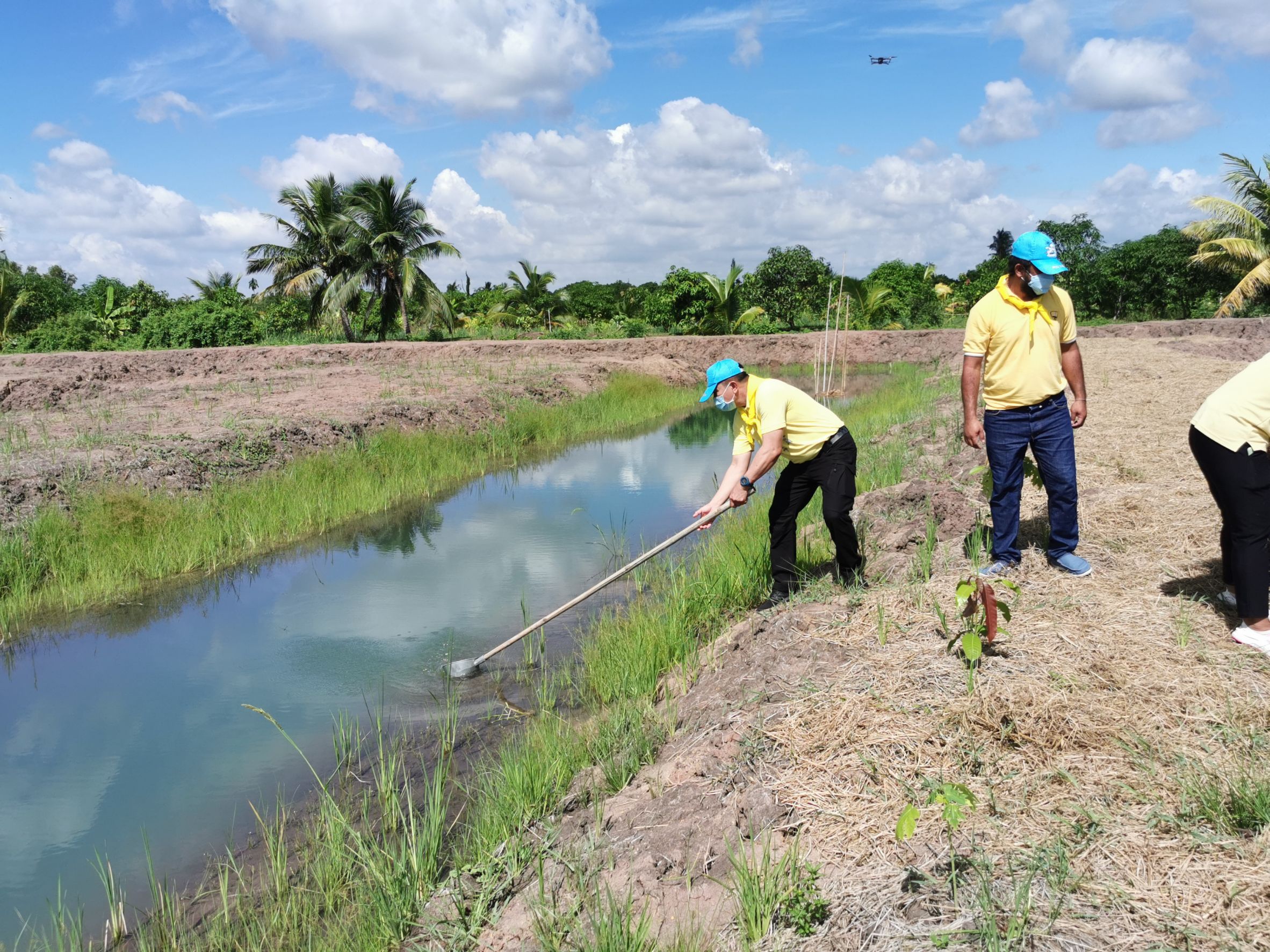 พช.ฉะเชิงเทรา  จัดกิจกรรม “จิตอาสาพัฒนาชุมชนเอามื้อสามัคคี” เพื่อน้อมรำลึกถึงพระมหากรุณาธิคุณ พระบาทสมเด็จพระบรมชนกาธิเบศร มหาภูมิพลอดุลยเดชมหาราช บรมนาถบพิตร และสำนึกในพระมหากรุณาธิคุณพระบาทสมเด็จ พระวชิรเกล้าเจ้าอยู่หัว