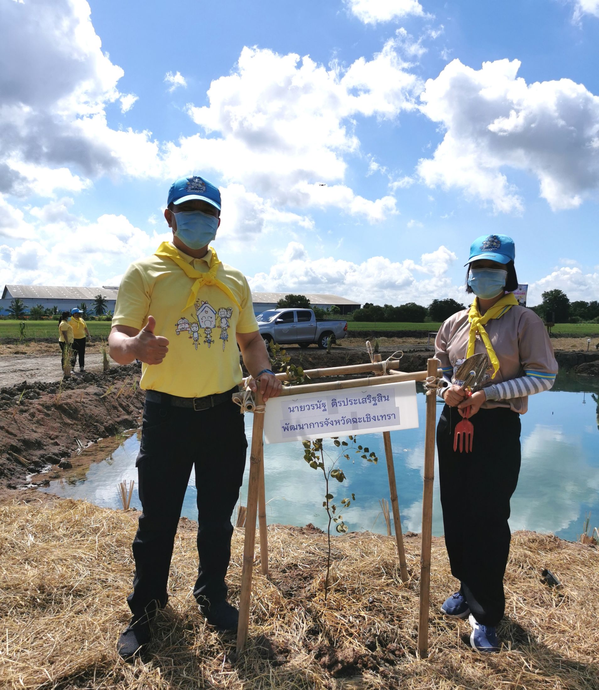 พช.ฉะเชิงเทรา  จัดกิจกรรม “จิตอาสาพัฒนาชุมชนเอามื้อสามัคคี” เพื่อน้อมรำลึกถึงพระมหากรุณาธิคุณ พระบาทสมเด็จพระบรมชนกาธิเบศร มหาภูมิพลอดุลยเดชมหาราช บรมนาถบพิตร และสำนึกในพระมหากรุณาธิคุณพระบาทสมเด็จ พระวชิรเกล้าเจ้าอยู่หัว