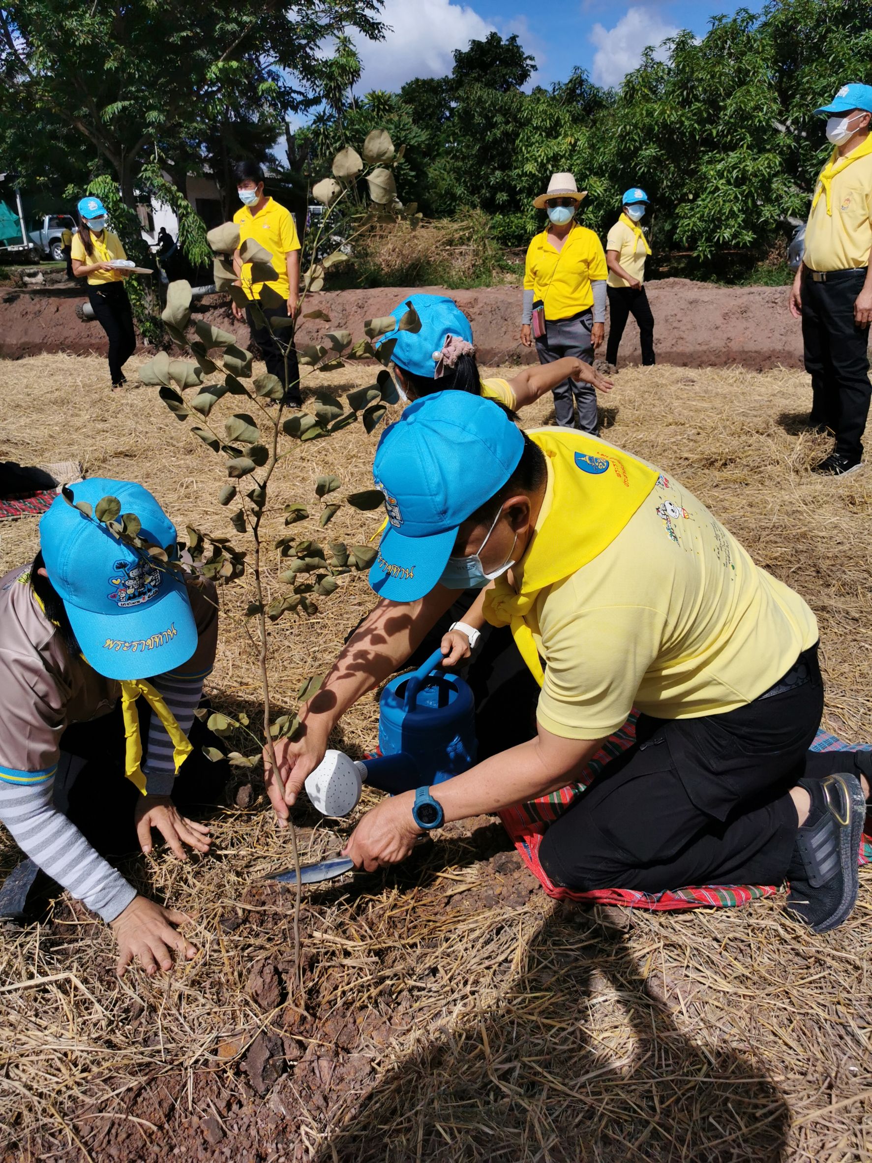 พช.ฉะเชิงเทรา  จัดกิจกรรม “จิตอาสาพัฒนาชุมชนเอามื้อสามัคคี” เพื่อน้อมรำลึกถึงพระมหากรุณาธิคุณ พระบาทสมเด็จพระบรมชนกาธิเบศร มหาภูมิพลอดุลยเดชมหาราช บรมนาถบพิตร และสำนึกในพระมหากรุณาธิคุณพระบาทสมเด็จ พระวชิรเกล้าเจ้าอยู่หัว