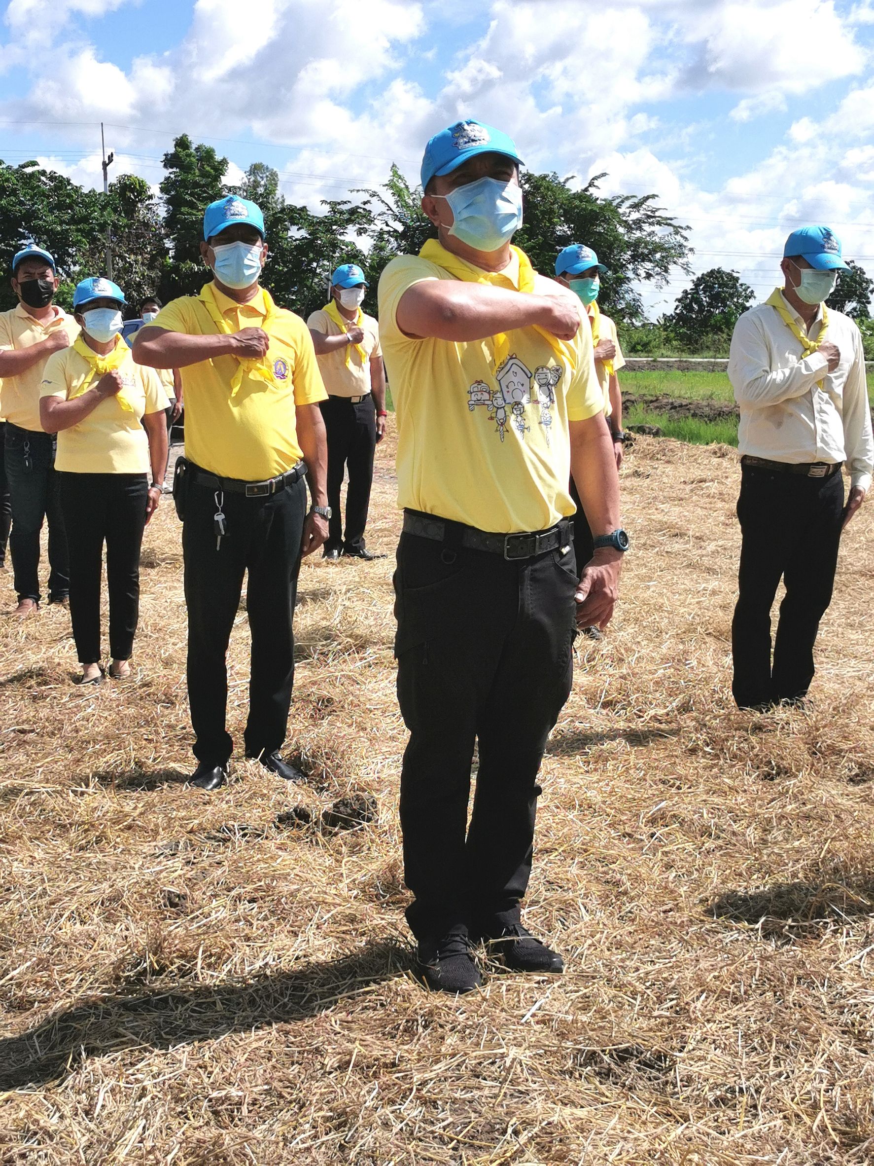 พช.ฉะเชิงเทรา  จัดกิจกรรม “จิตอาสาพัฒนาชุมชนเอามื้อสามัคคี” เพื่อน้อมรำลึกถึงพระมหากรุณาธิคุณ พระบาทสมเด็จพระบรมชนกาธิเบศร มหาภูมิพลอดุลยเดชมหาราช บรมนาถบพิตร และสำนึกในพระมหากรุณาธิคุณพระบาทสมเด็จ พระวชิรเกล้าเจ้าอยู่หัว