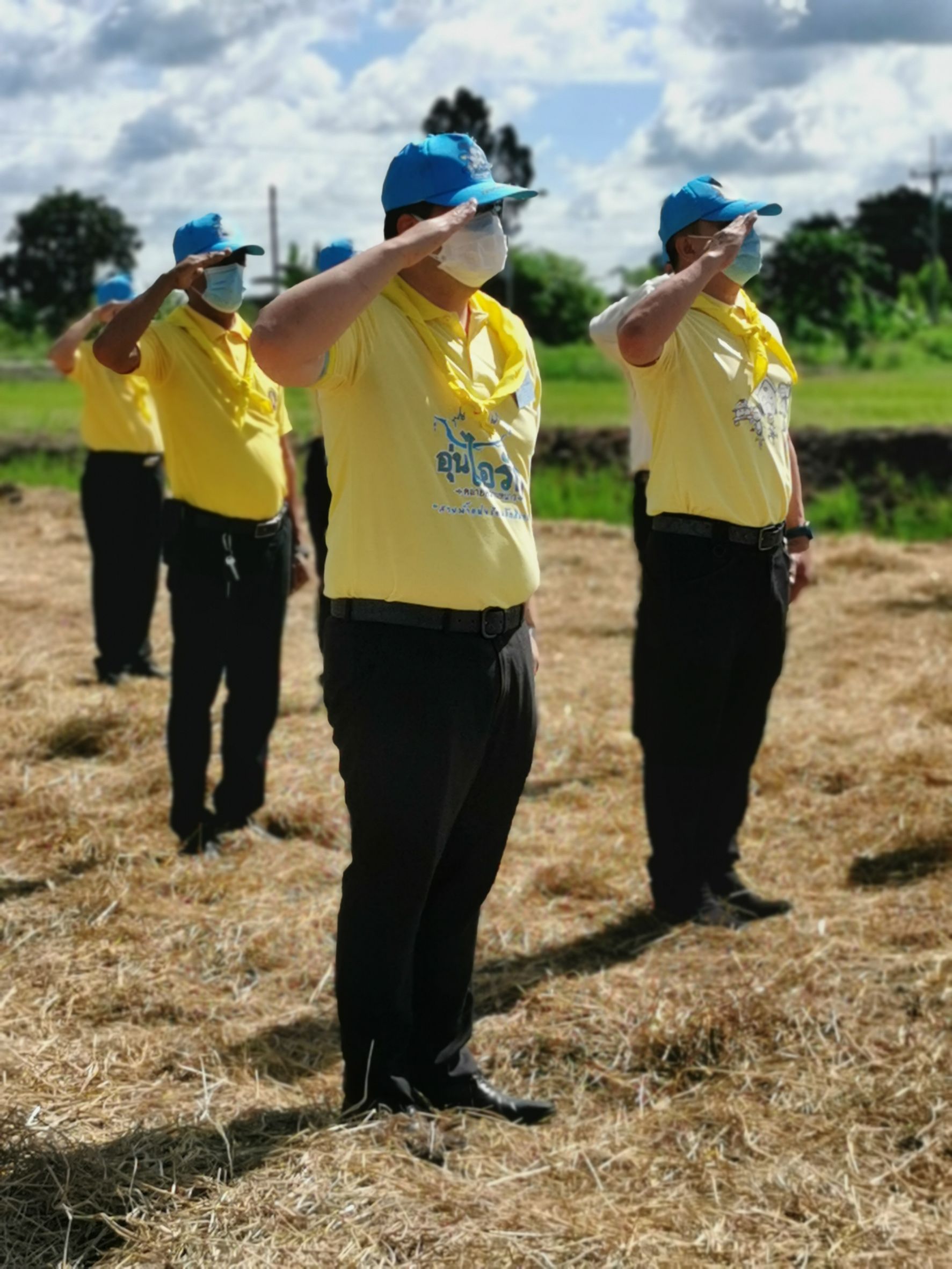 พช.ฉะเชิงเทรา  จัดกิจกรรม “จิตอาสาพัฒนาชุมชนเอามื้อสามัคคี” เพื่อน้อมรำลึกถึงพระมหากรุณาธิคุณ พระบาทสมเด็จพระบรมชนกาธิเบศร มหาภูมิพลอดุลยเดชมหาราช บรมนาถบพิตร และสำนึกในพระมหากรุณาธิคุณพระบาทสมเด็จ พระวชิรเกล้าเจ้าอยู่หัว