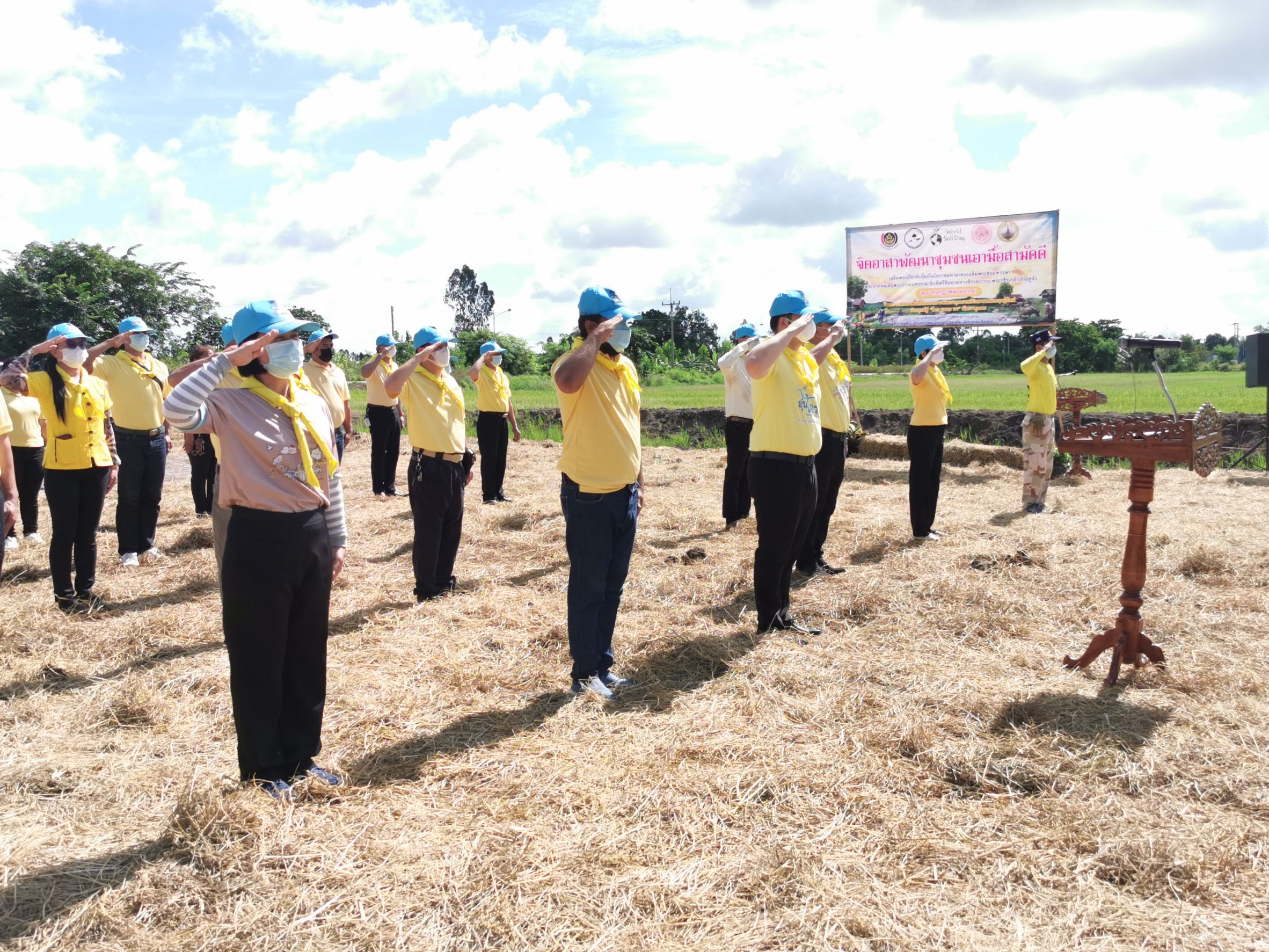 พช.ฉะเชิงเทรา  จัดกิจกรรม “จิตอาสาพัฒนาชุมชนเอามื้อสามัคคี” เพื่อน้อมรำลึกถึงพระมหากรุณาธิคุณ พระบาทสมเด็จพระบรมชนกาธิเบศร มหาภูมิพลอดุลยเดชมหาราช บรมนาถบพิตร และสำนึกในพระมหากรุณาธิคุณพระบาทสมเด็จ พระวชิรเกล้าเจ้าอยู่หัว