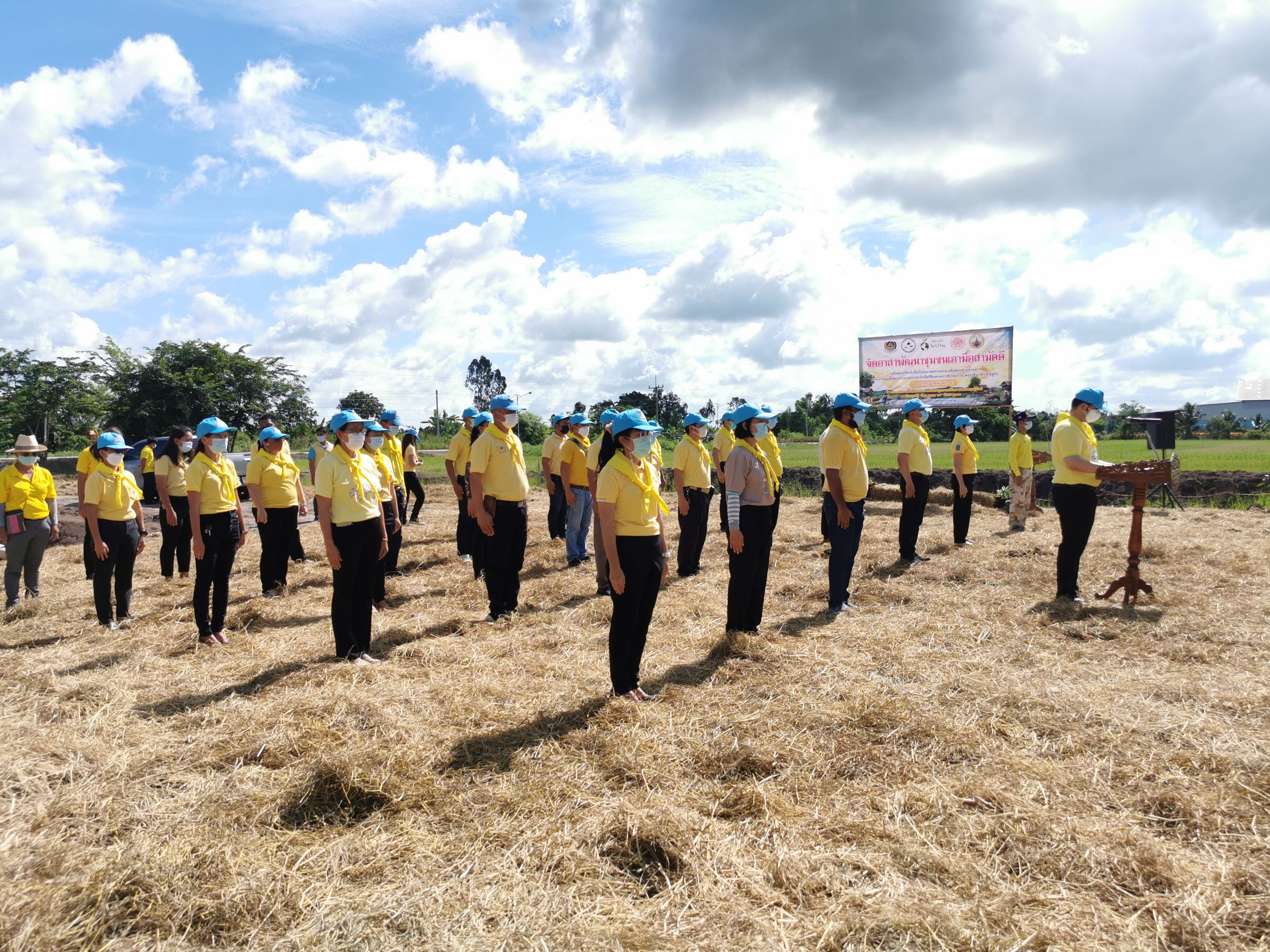 พช.ฉะเชิงเทรา  จัดกิจกรรม “จิตอาสาพัฒนาชุมชนเอามื้อสามัคคี” เพื่อน้อมรำลึกถึงพระมหากรุณาธิคุณ พระบาทสมเด็จพระบรมชนกาธิเบศร มหาภูมิพลอดุลยเดชมหาราช บรมนาถบพิตร และสำนึกในพระมหากรุณาธิคุณพระบาทสมเด็จ พระวชิรเกล้าเจ้าอยู่หัว