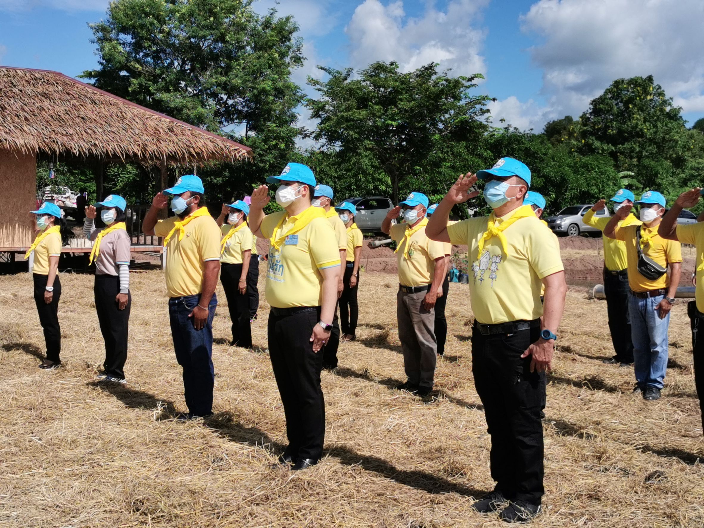 พช.ฉะเชิงเทรา  จัดกิจกรรม “จิตอาสาพัฒนาชุมชนเอามื้อสามัคคี” เพื่อน้อมรำลึกถึงพระมหากรุณาธิคุณ พระบาทสมเด็จพระบรมชนกาธิเบศร มหาภูมิพลอดุลยเดชมหาราช บรมนาถบพิตร และสำนึกในพระมหากรุณาธิคุณพระบาทสมเด็จ พระวชิรเกล้าเจ้าอยู่หัว