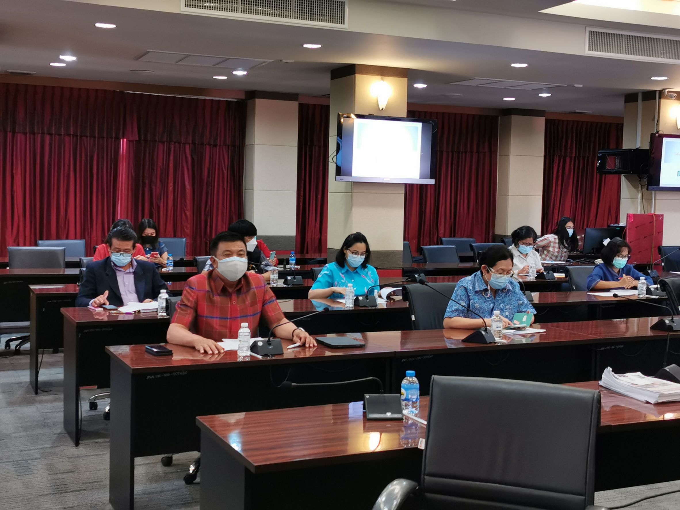 พัฒนาชุมชนจังหวัดฉะเชิงเทรา ร่วมประชุมคณะกรรมการประเมินสถานการณ์การดำเนินการป้องกันหรือยับยั้งภัยพิบัติจังหวัดฉะเชิงเทรา (กรณีโรคติดเชื้อไวรัสโคโรนา 2019 (COVID-19)) ครั้งที่ 12/2564