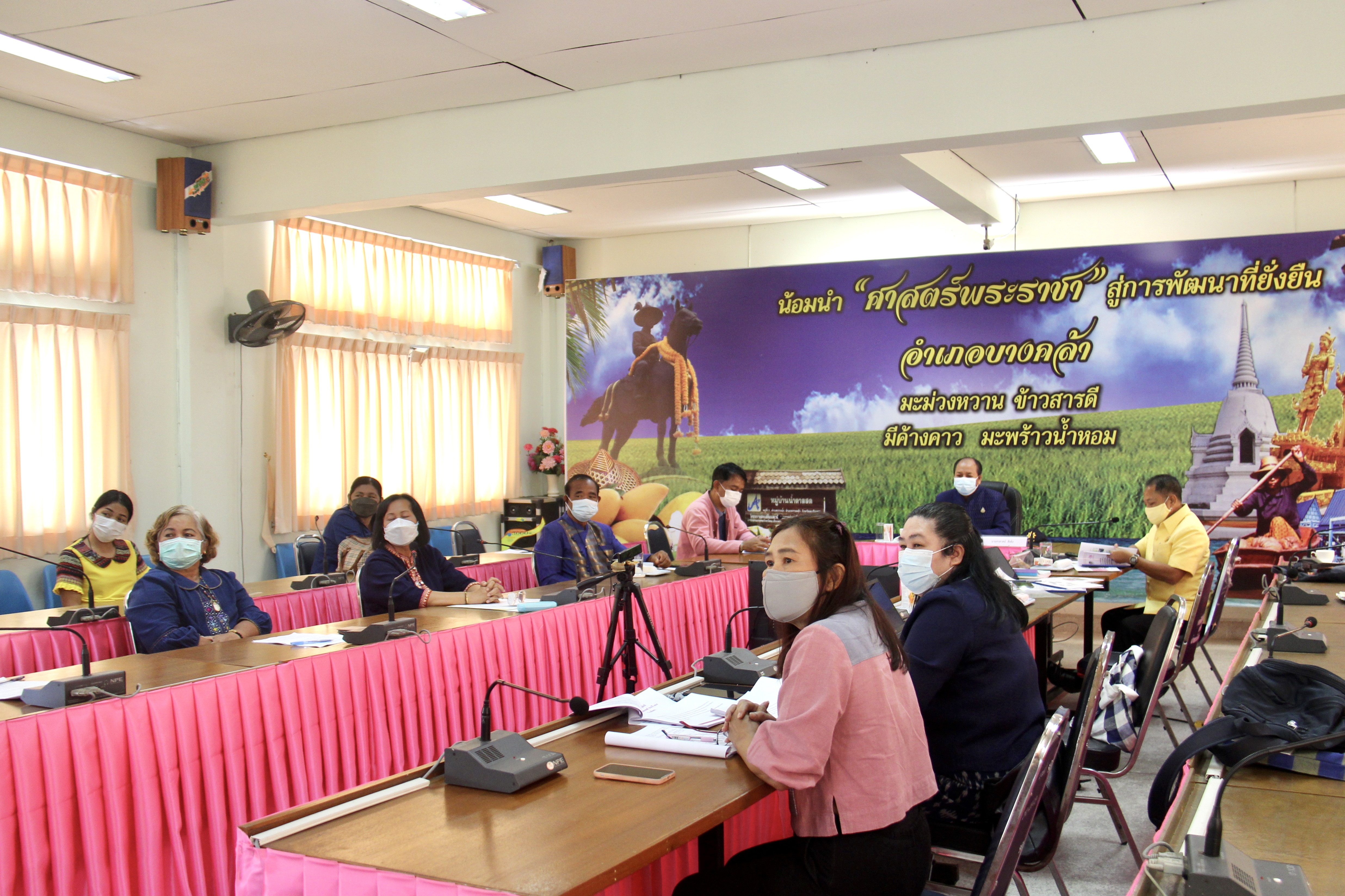 พช.ฉะเชิงเทรา ร่วมคัดเลือกคนกองทุนพัฒนาบทบาทสตรีดีเด่นระดับเขตตรวจราชการ ตามโครงการเชิดชูเกียรติคนกองทุนพัฒนาบทบาทสตรี ประจำปี 2564 เขตตรวจราชการที่ 8 กลุ่มจังหวัดภาคตะวันออก 1 จังหวัดฉะเชิงเทรา