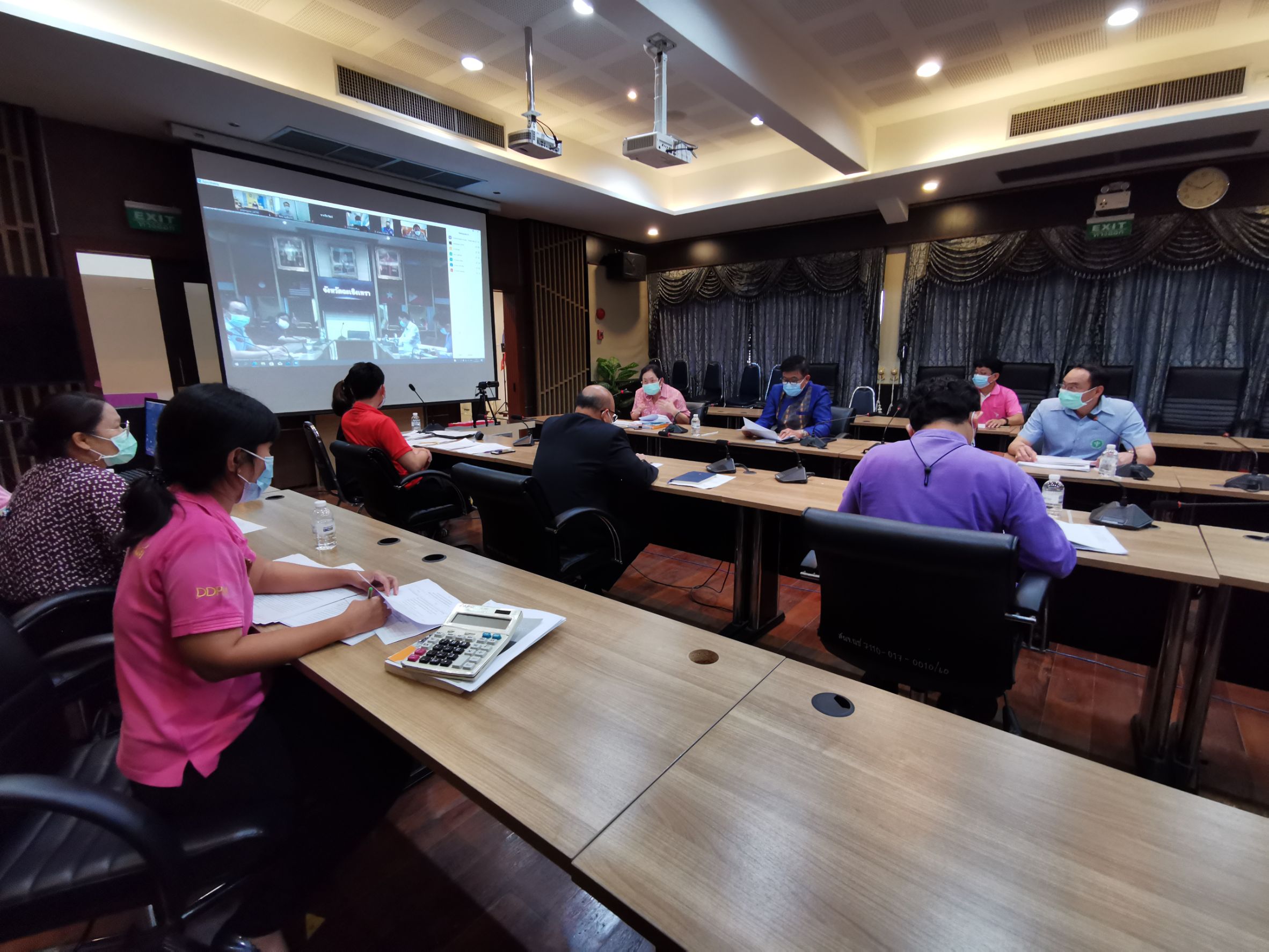 พัฒนาการจังหวัดฉะเชิงเทรา เข้าร่วมประชุมคณะกรรมการประเมินสถานการณ์ในการดำเนินการป้องกันหรือยับยั้งภัยพิบัติจังหวัดฉะเชิงเทรา (กรณีโรคติดเชื้อไวรัสโคโรนา 2019 (COVID – 19)) ครั้งที่ 13/2564