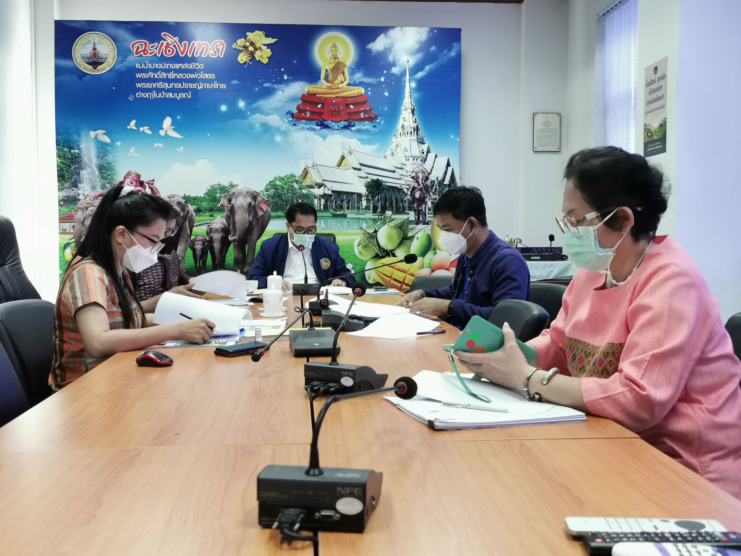 พัฒนาชุมชนจังหวัดฉะเชิงเทรา ประชุมคณะทำงานพิจารณากลั่นกรองและตรวจสอบผลการประเมินการคัดเลือกหมู่บ้าน ครั้งที่ 2/2564 โครงการ 9 : 10 ปฏิบัติบูชา “สืบสาน รักษา ต่อยอด” เพื่อพัฒนาชุมชน ผ่านระบบอิเล็กทรอนิกส์ (Zoom Cloud Meeting)