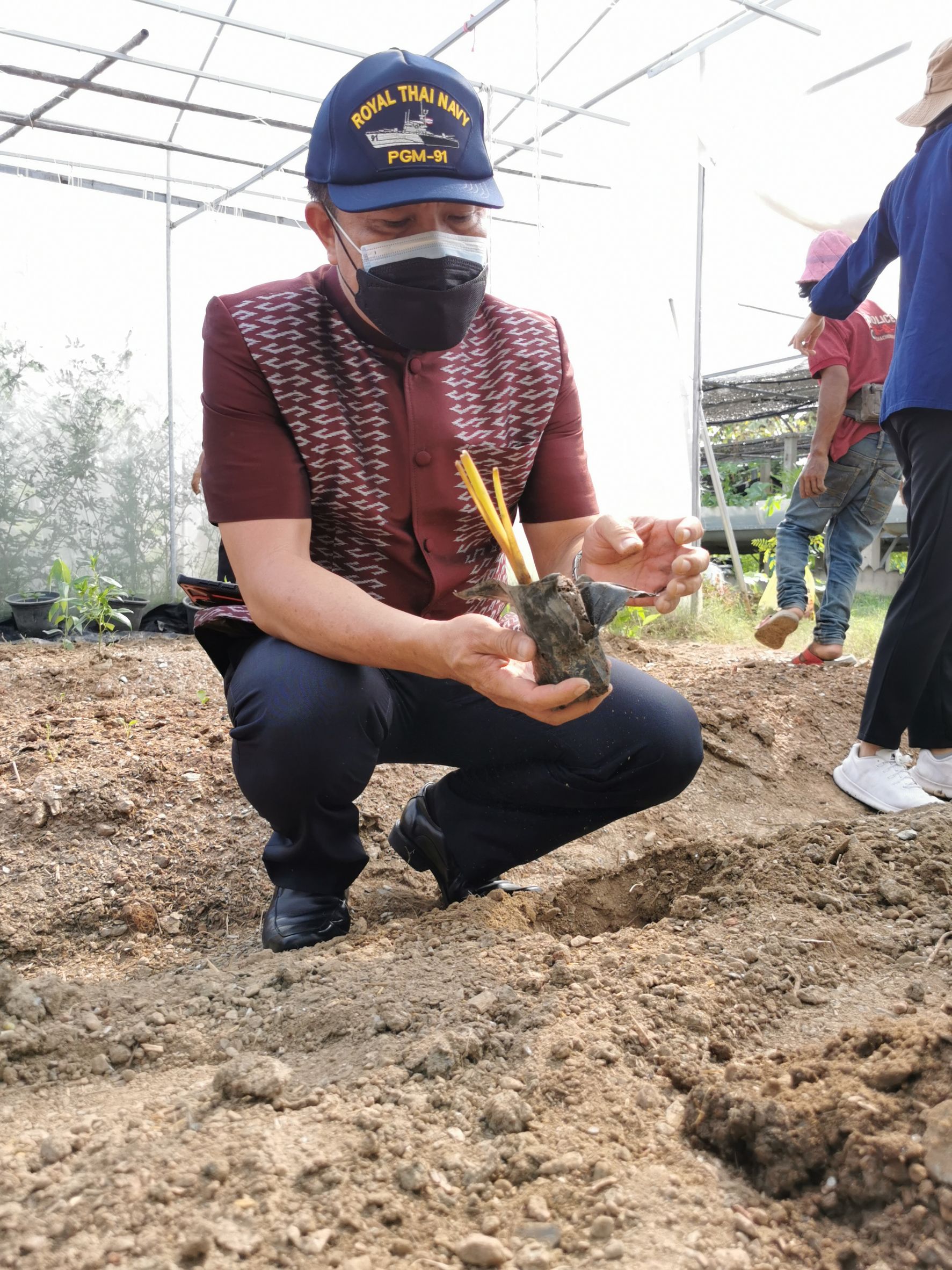 พัฒนาชุมชนจังหวัดฉะเชิงเทรา Kick Off โครงการเฉลิมพระเกียรติเนื่องในวันเฉลิมพระชนมพรรษา  สมเด็จพระนางเจ้าสิริกิติ์ พระบรมราชินีนาถ พระบรมราชชนนีพันปีหลวง : กิจกรรม พช.แปดริ้วรวมใจ  ร่วมปลูกสมุนไพร ต้านภัยโควิด -19  ด้วยพืชสมุนไพร