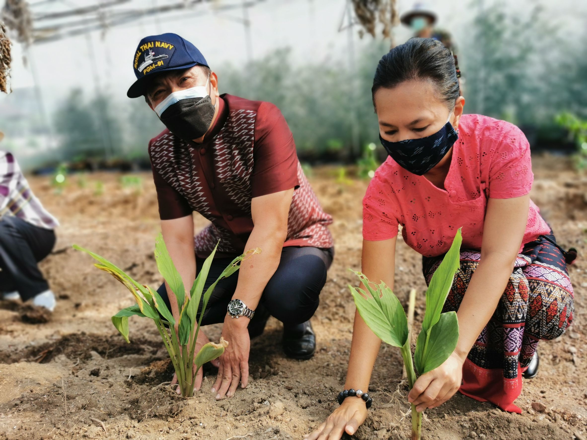พัฒนาชุมชนจังหวัดฉะเชิงเทรา Kick Off โครงการเฉลิมพระเกียรติเนื่องในวันเฉลิมพระชนมพรรษา  สมเด็จพระนางเจ้าสิริกิติ์ พระบรมราชินีนาถ พระบรมราชชนนีพันปีหลวง : กิจกรรม พช.แปดริ้วรวมใจ  ร่วมปลูกสมุนไพร ต้านภัยโควิด -19  ด้วยพืชสมุนไพร