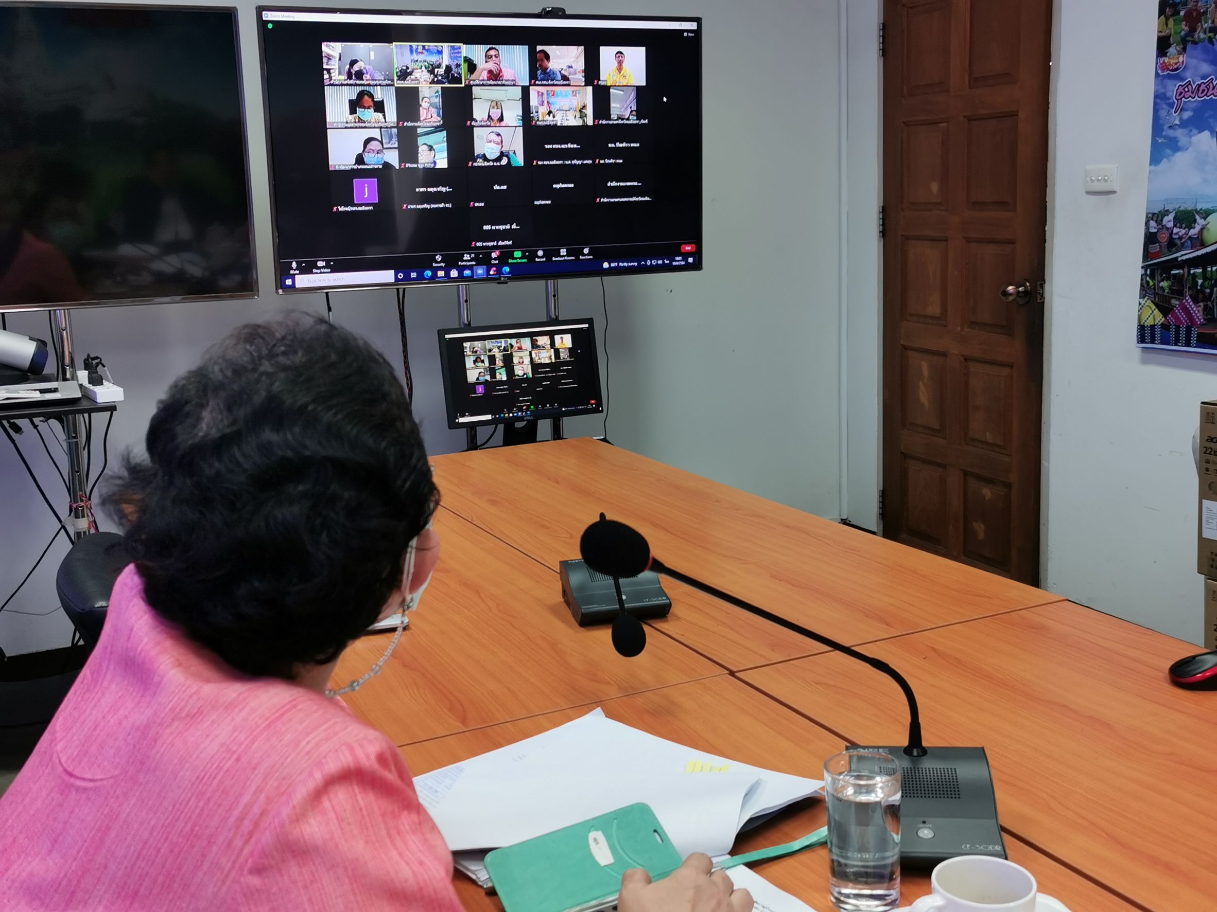 พัฒนาชุมชนจังหวัดฉะเชิงเทรา ประชุมคณะทำงานพิจารณากลั่นกรองและตรวจสอบผลการประเมินการคัดเลือกหมู่บ้าน ครั้งที่ 2/2564 โครงการ 9 : 10 ปฏิบัติบูชา “สืบสาน รักษา ต่อยอด” เพื่อพัฒนาชุมชน ผ่านระบบอิเล็กทรอนิกส์ (Zoom Cloud Meeting)