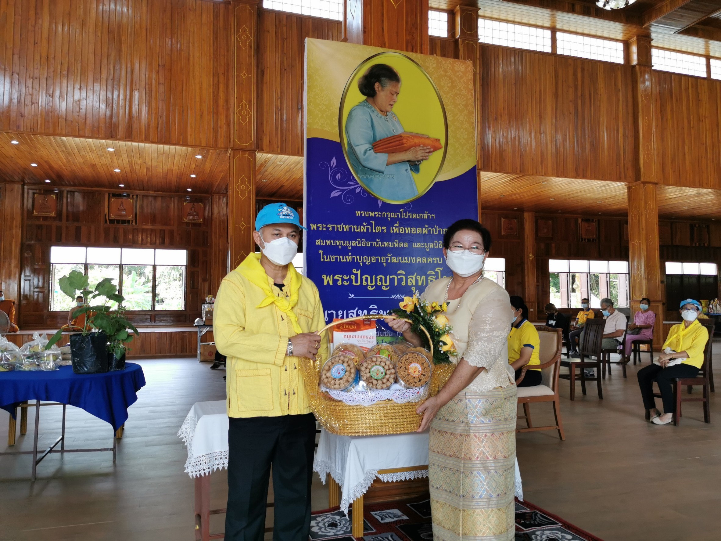 ฉะเชิงเทรา สร้างสุขชุมชน มอบข้าวสาร ไข่ไก่ เมล็ดพันธุ์ผัก และต้นกล้าผักสวนครัว