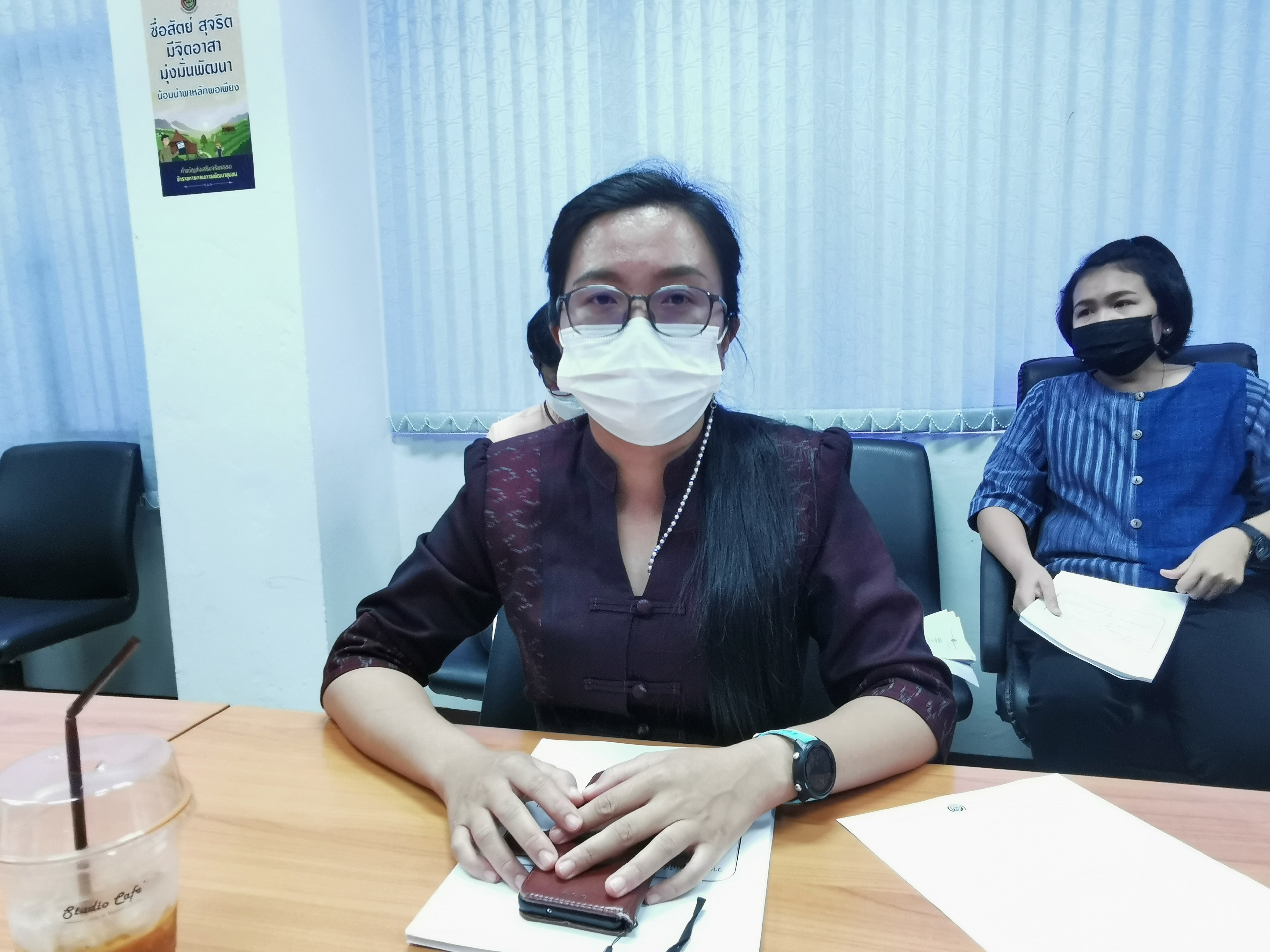 พัฒนาชุมชนจังหวัดฉะเชิงเทรา ร่วมประชุมชี้แจงแนวทางการคัดเลือกข้าราชการเข้ารับการประเมินผลงานเพื่อเลื่อนขึ้นแต่งตั้งให้ดำรงตำแหน่งสำหรับผู้ปฏิบัติงานที่มีประสบการณ์ ประเภทวิชาการ ระดับชำนาญพิเศษ กรมการพัฒนาชุมชน ประจำปีงบประมาณ พ.ศ. 2564 ผ่านระบบประชุมทางไกล (Video Conference