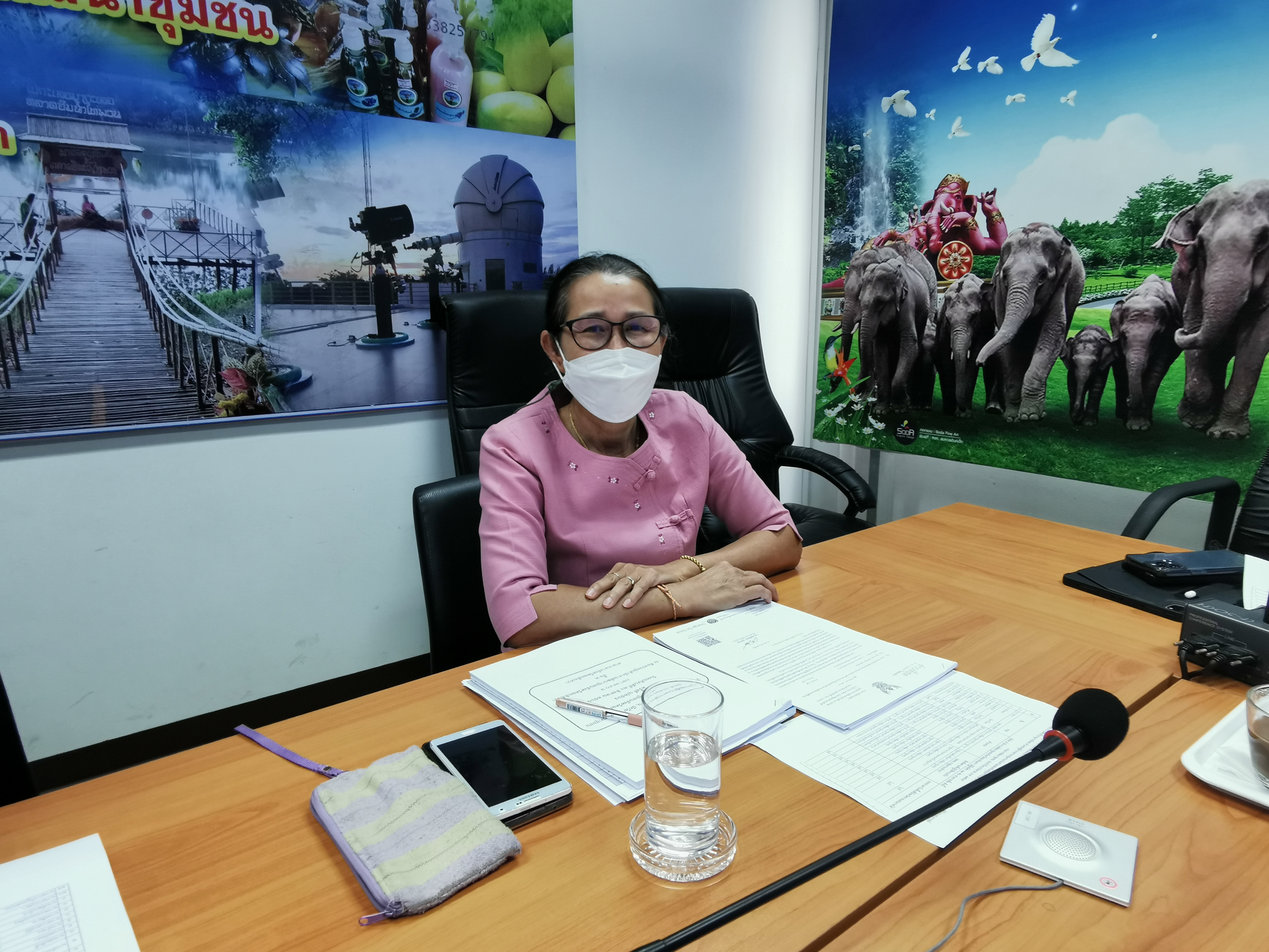 พัฒนาชุมชนจังหวัดฉะเชิงเทรา ร่วมประชุมชี้แจงแนวทางการคัดเลือกข้าราชการเข้ารับการประเมินผลงานเพื่อเลื่อนขึ้นแต่งตั้งให้ดำรงตำแหน่งสำหรับผู้ปฏิบัติงานที่มีประสบการณ์ ประเภทวิชาการ ระดับชำนาญพิเศษ กรมการพัฒนาชุมชน ประจำปีงบประมาณ พ.ศ. 2564 ผ่านระบบประชุมทางไกล (Video Conference